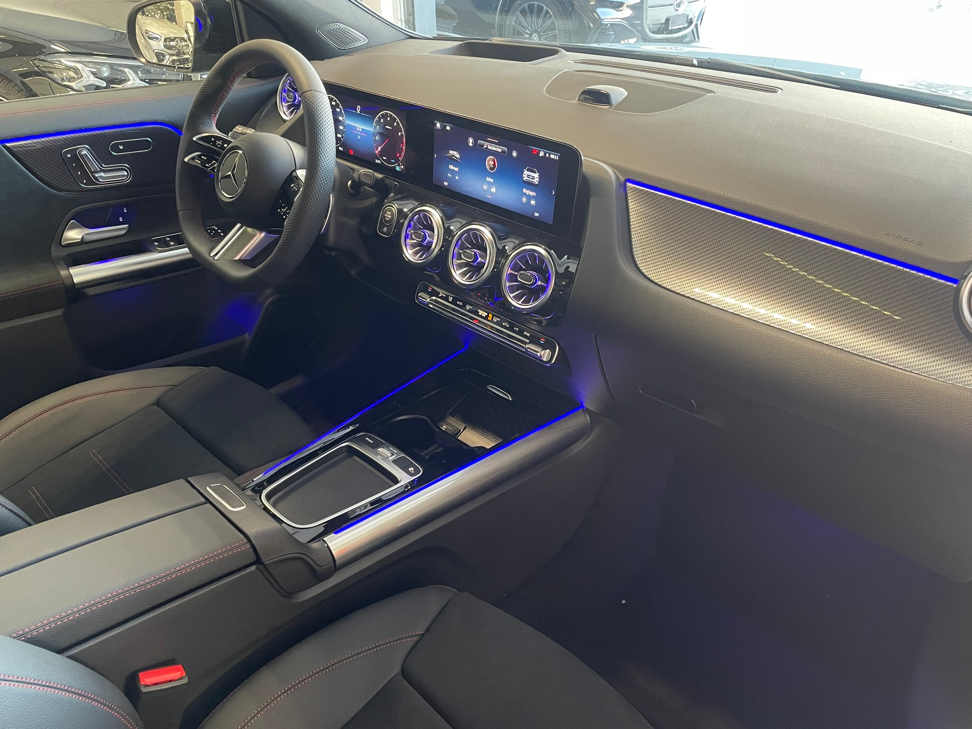 MERCEDES-BENZ GLA 250 4Matic 8G-DCT Swiss Star AMG Line-image-25