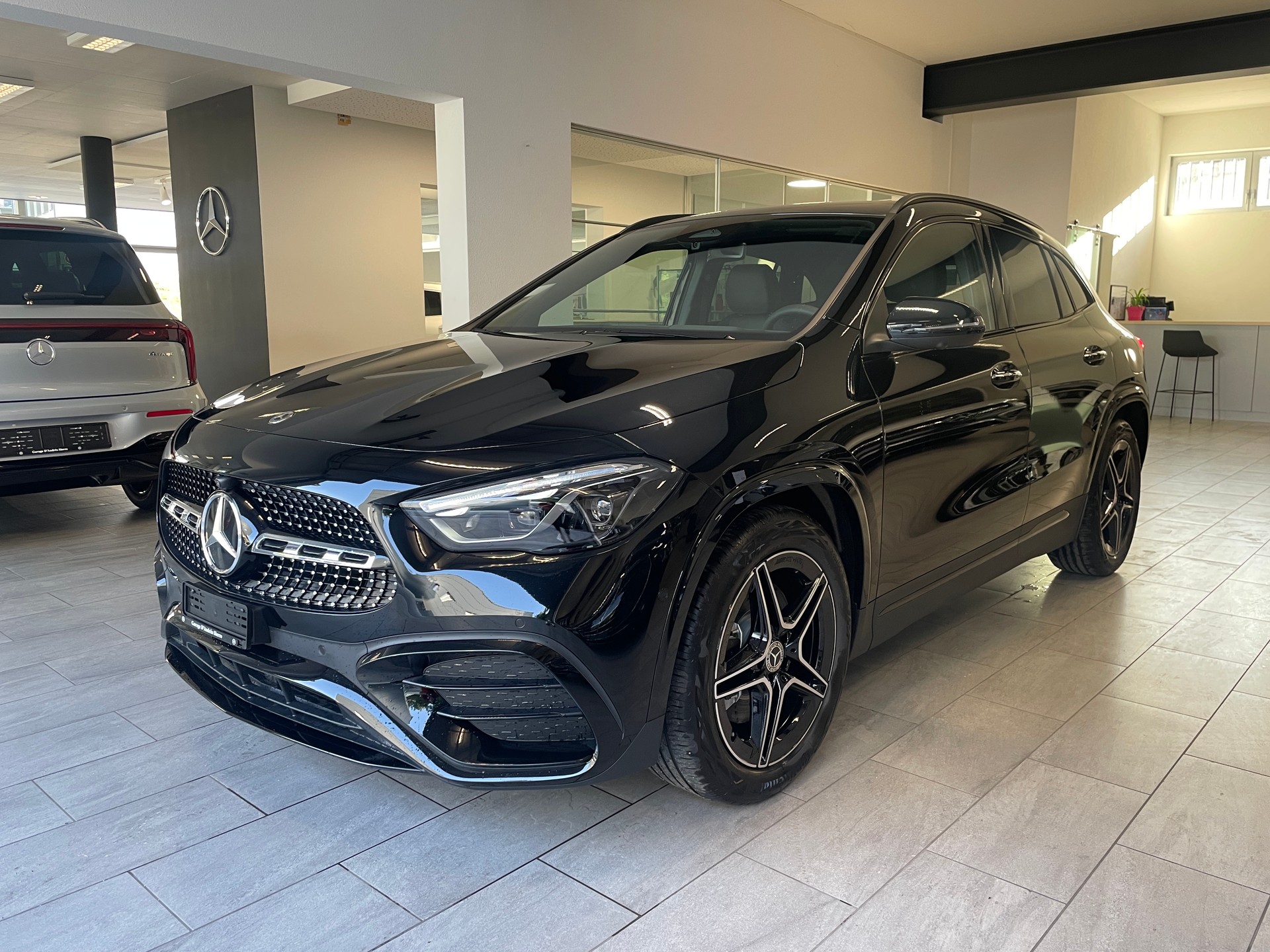 MERCEDES-BENZ GLA 250 4Matic 8G-DCT Swiss Star AMG Line-image-0