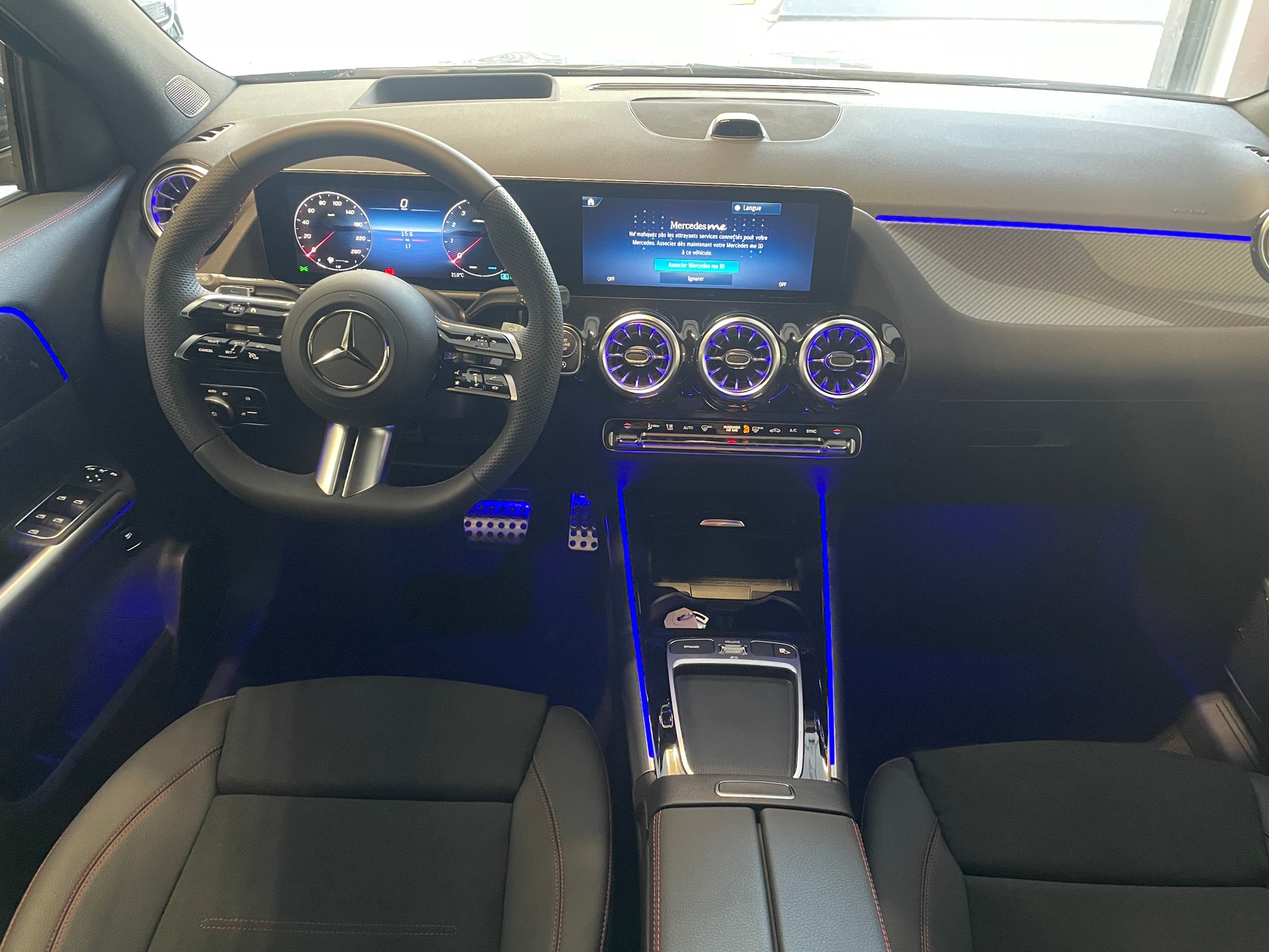 MERCEDES-BENZ GLA 250 4Matic 8G-DCT Swiss Star AMG Line-image-13