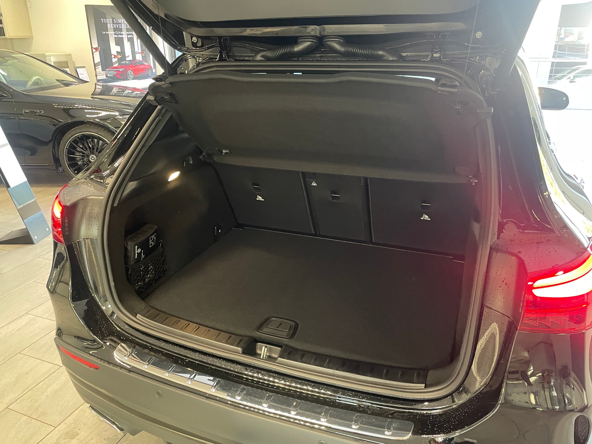 MERCEDES-BENZ GLA 250 4Matic 8G-DCT Swiss Star AMG Line-image-7