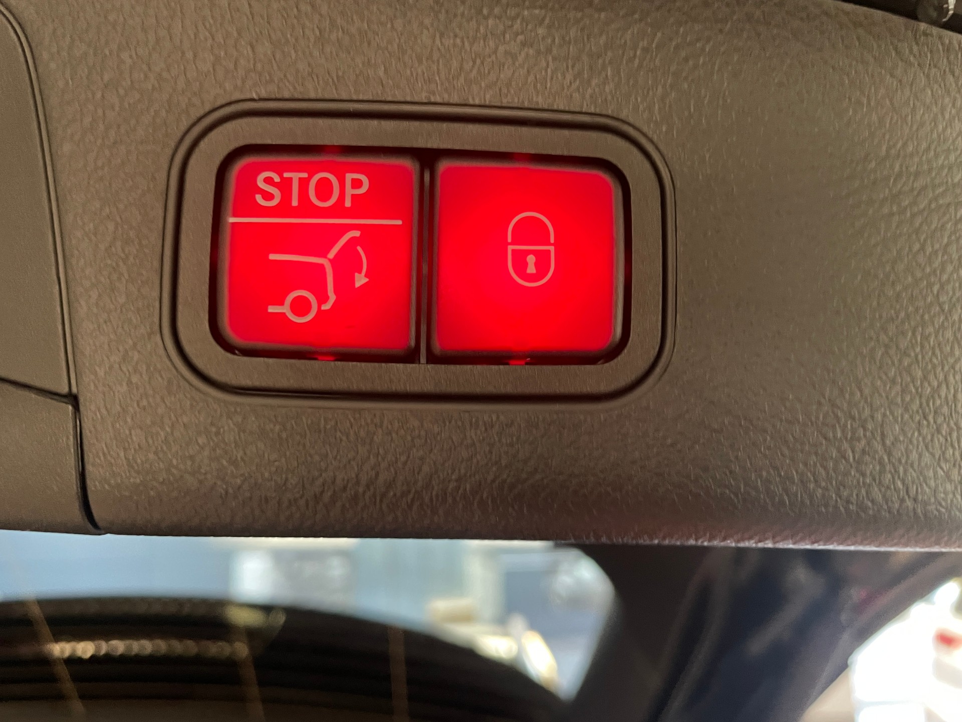 MERCEDES-BENZ GLA 250 4Matic 8G-DCT Swiss Star AMG Line-image-9