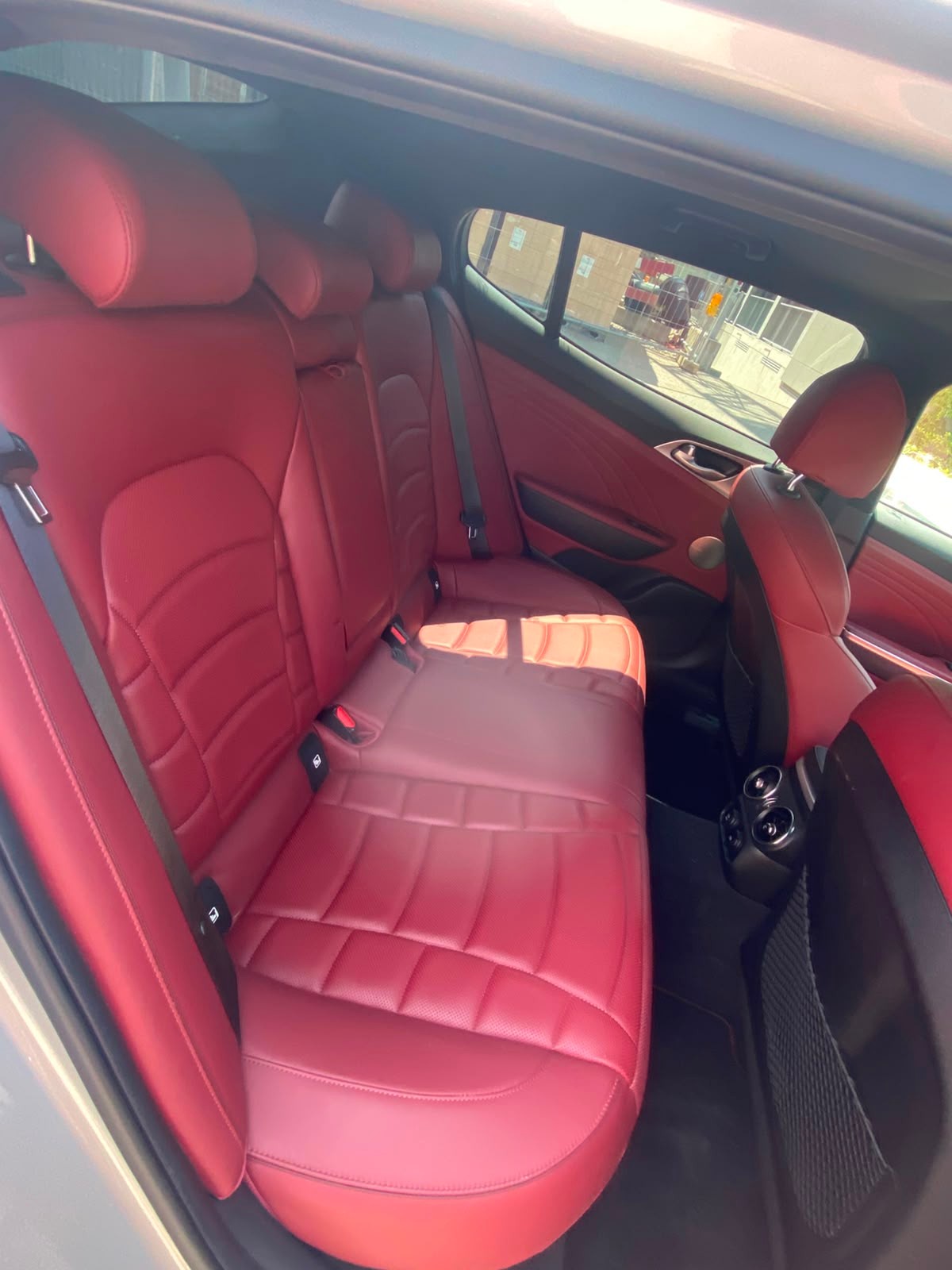 KIA STINGER GT 3.3 T-GDi AWD Automat CH Auto, WERKGARANTIE BIS 2029-image-2