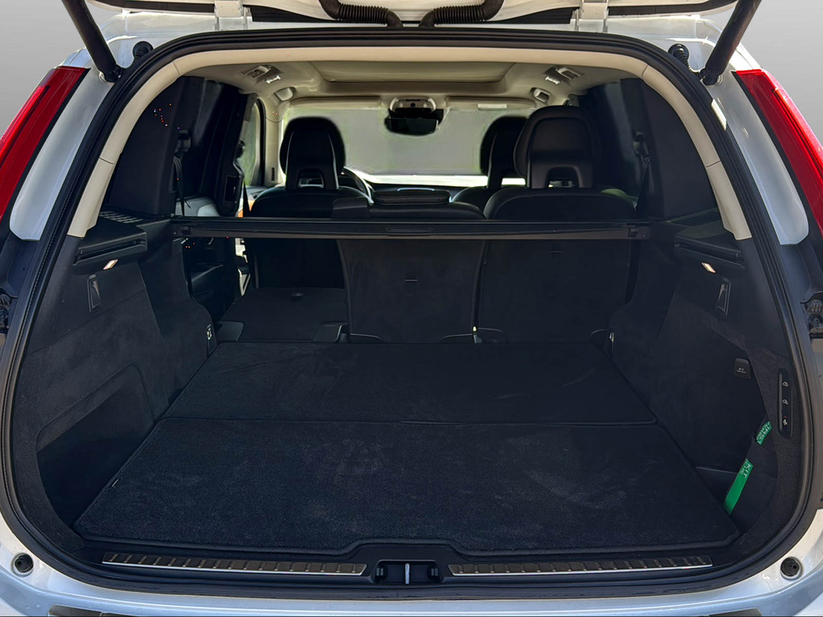 VOLVO XC90 2.0 B5 MH Inscription 5P. AWD-image-15