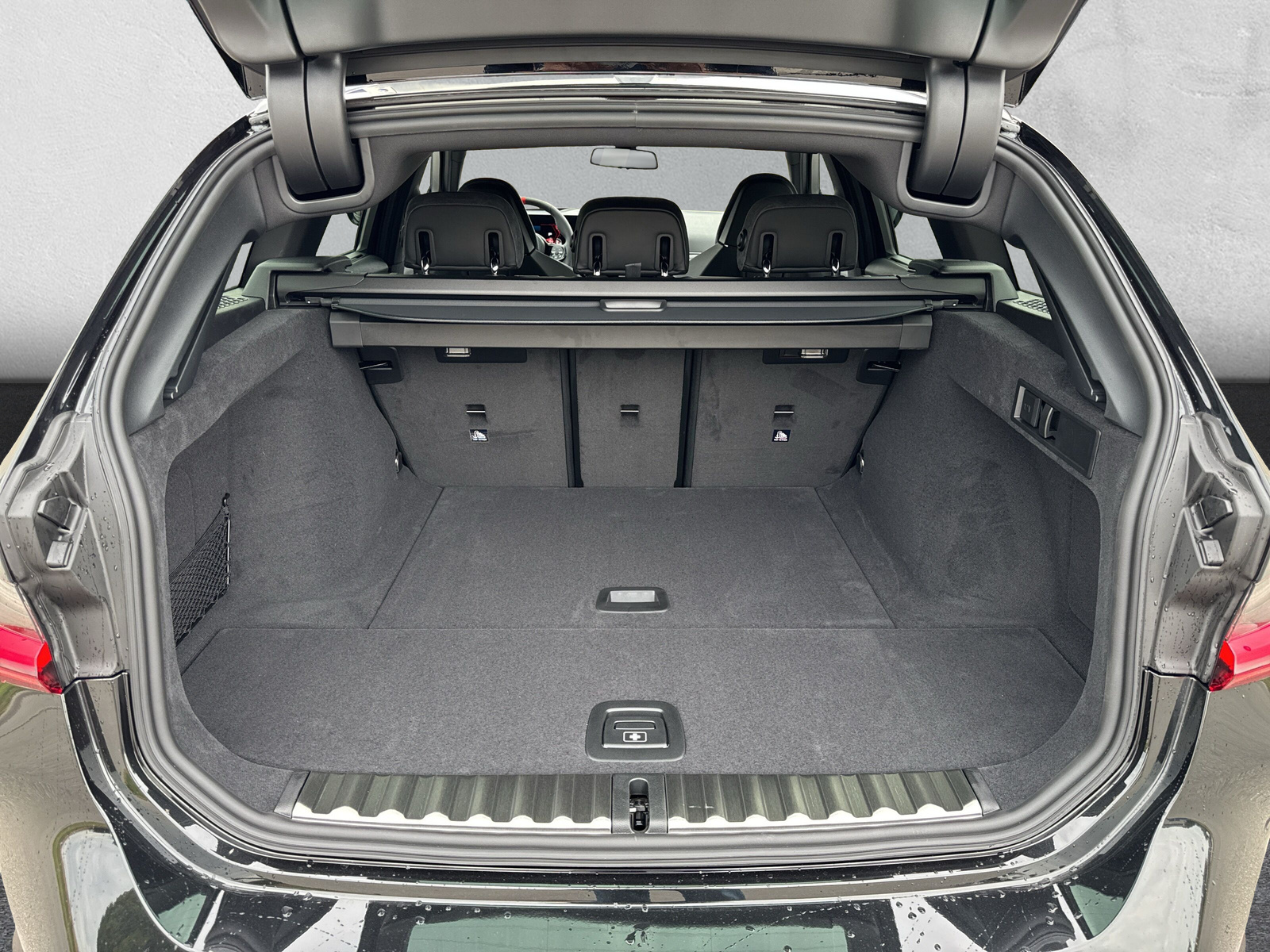 BMW M3 Touring xDrive Competition M-image-10