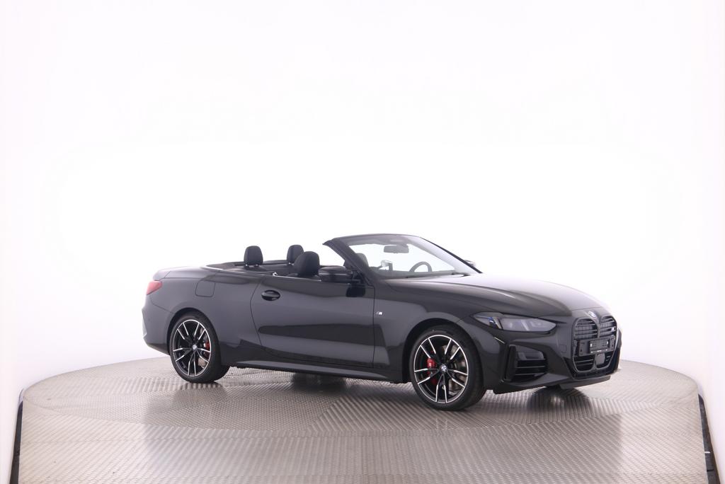 BMW M440i xDrive Cabrio-image-13