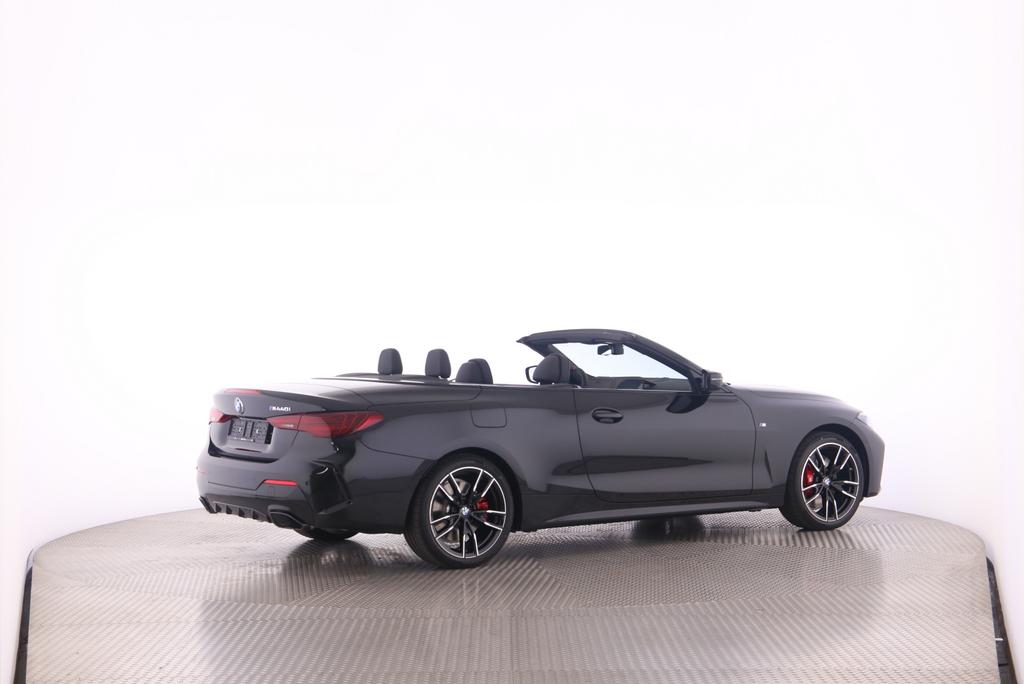 BMW M440i xDrive Cabrio-image-9