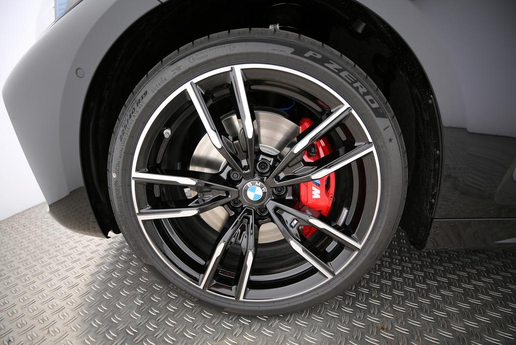 BMW M440i xDrive Cabrio-image-22