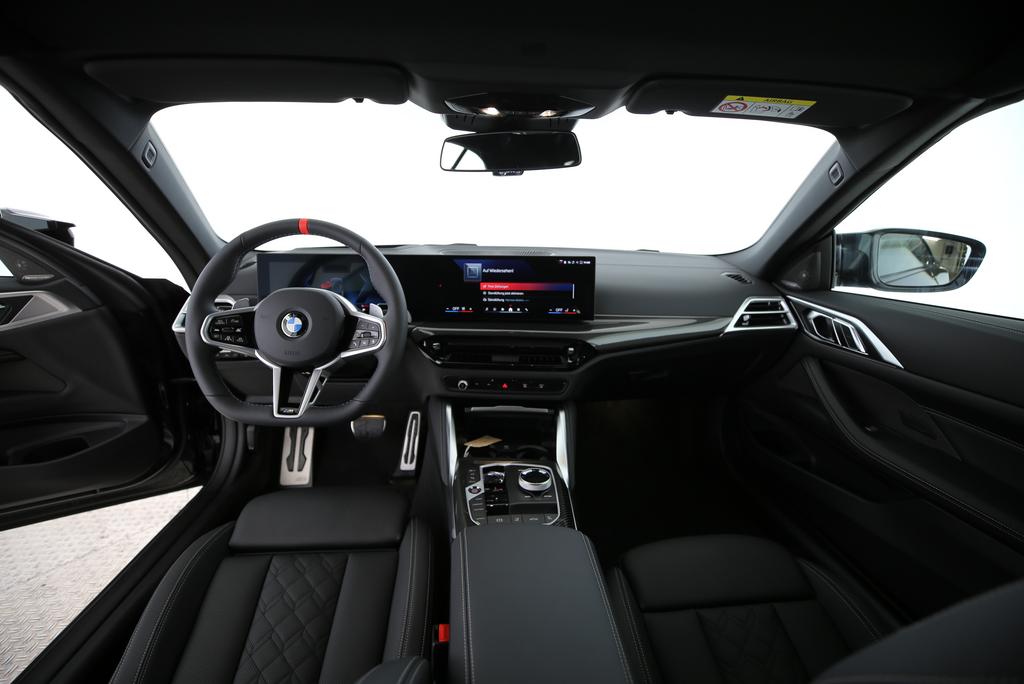 BMW M440i xDrive Cabrio-image-18