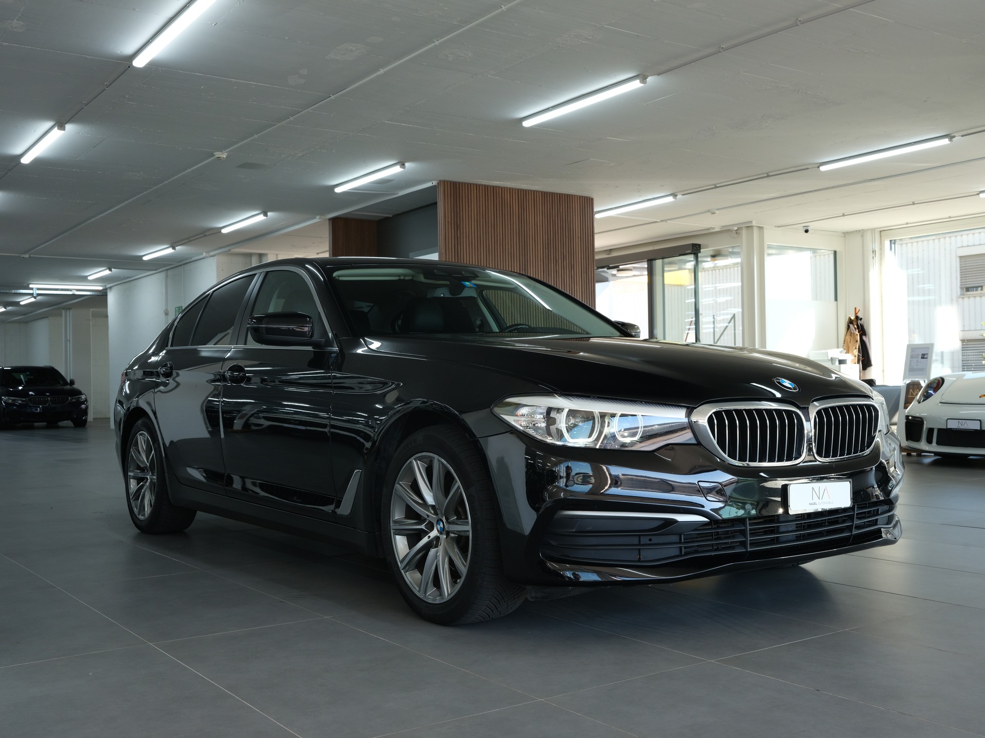 BMW 520d xDrive Sport Line Steptronic *Rückfahrkamera* *Sitzheizung* *M-Paket*-showroom-element-1