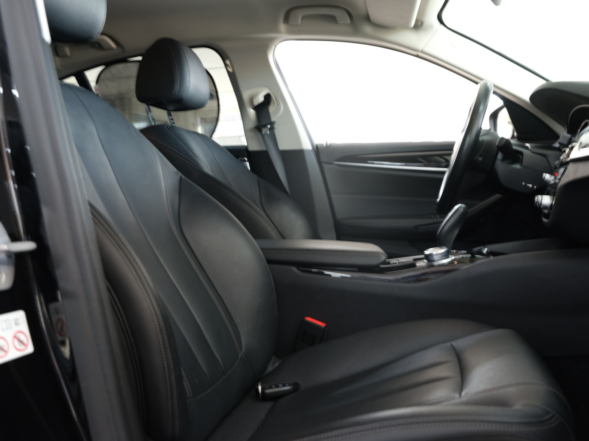 BMW 520d xDrive Sport Line Steptronic *Rückfahrkamera* *Sitzheizung* *M-Paket*-image-31