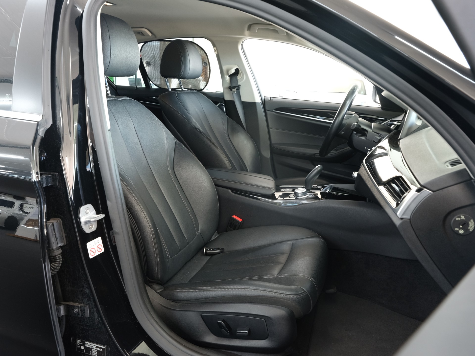 BMW 520d xDrive Sport Line Steptronic *Rückfahrkamera* *Sitzheizung* *M-Paket*-image-28
