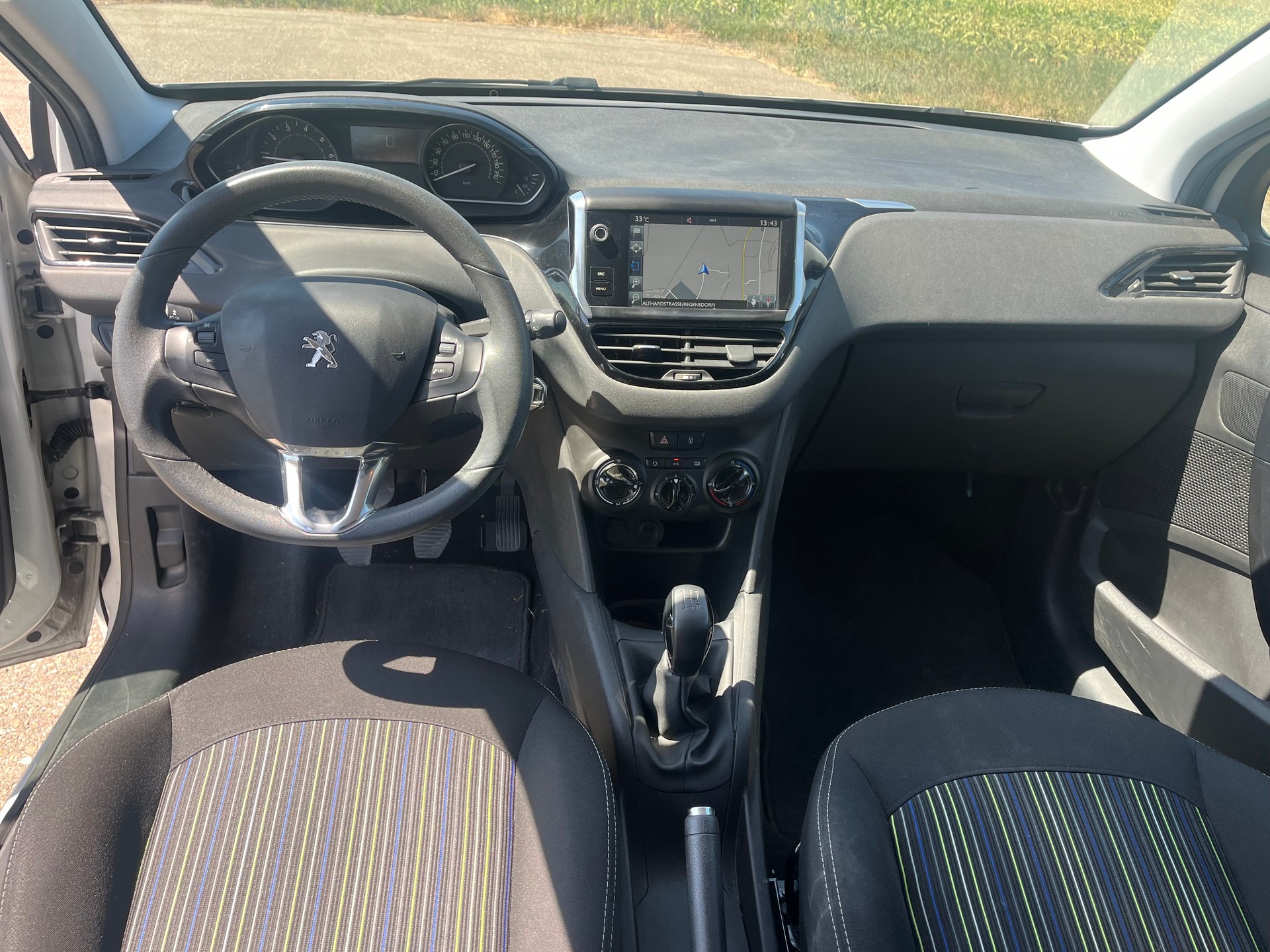 PEUGEOT 208 1.2 PureTech Urban Soul-image-10