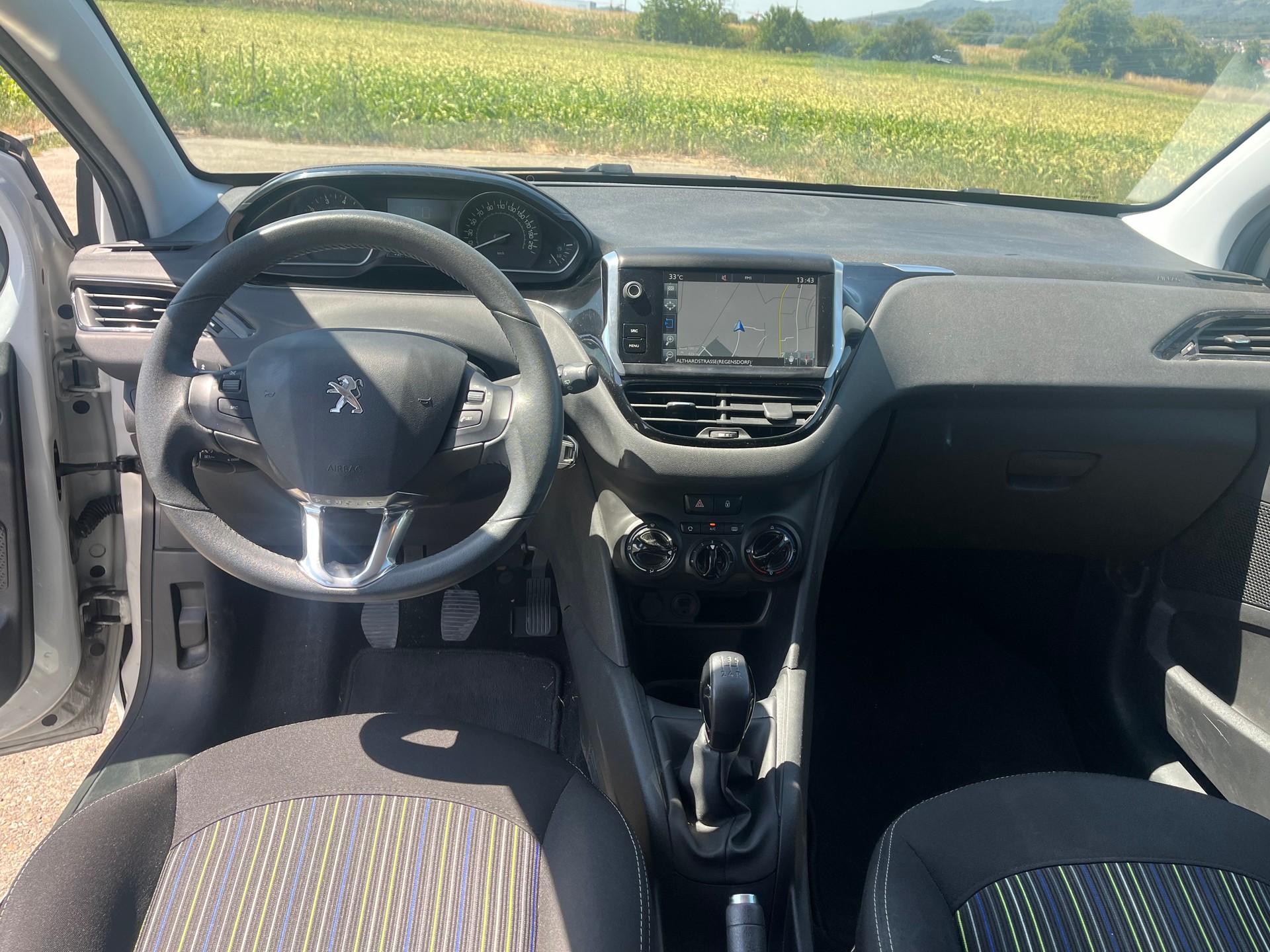 PEUGEOT 208 1.2 PureTech Urban Soul-image-14