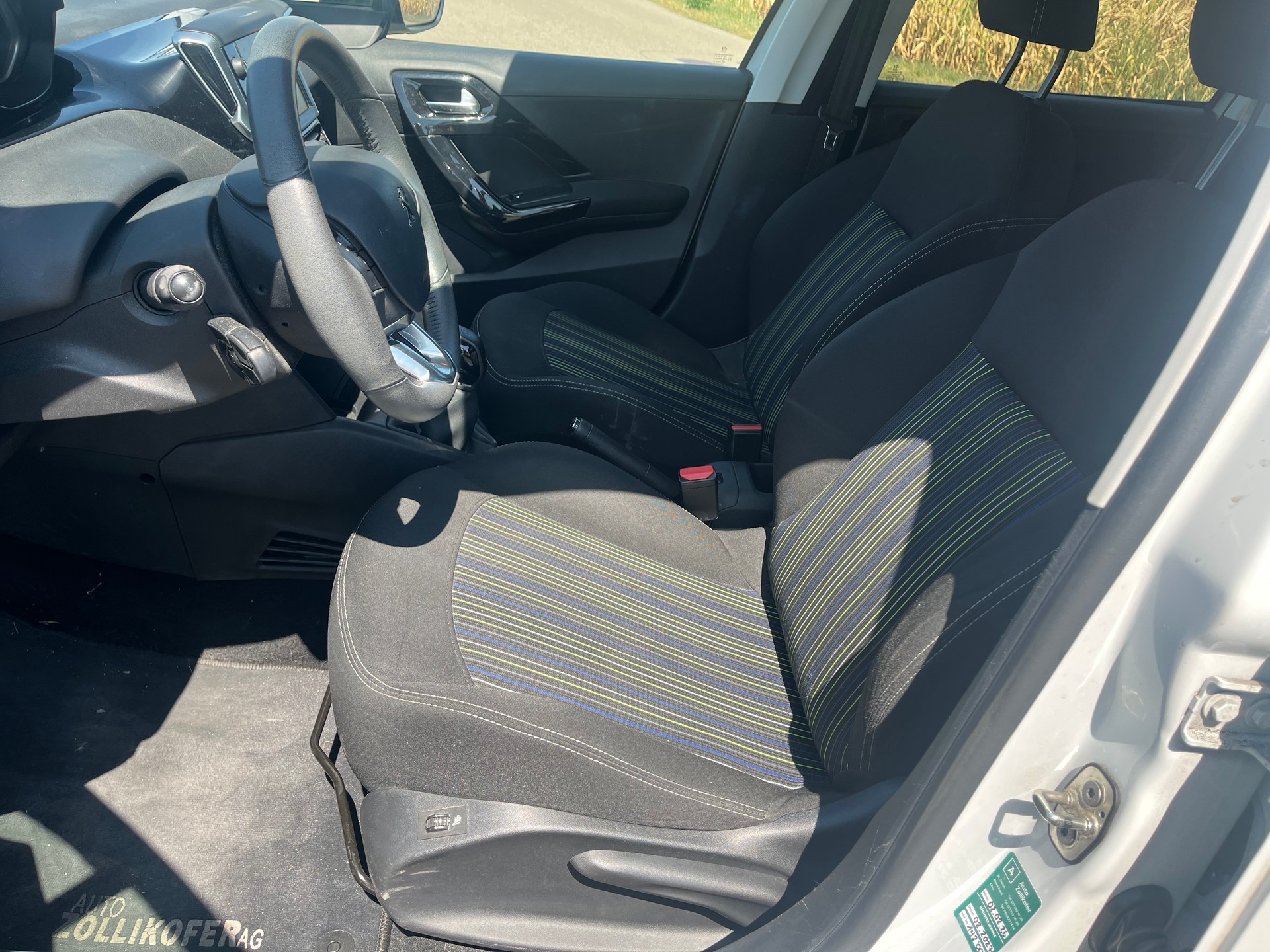 PEUGEOT 208 1.2 PureTech Urban Soul-image-15