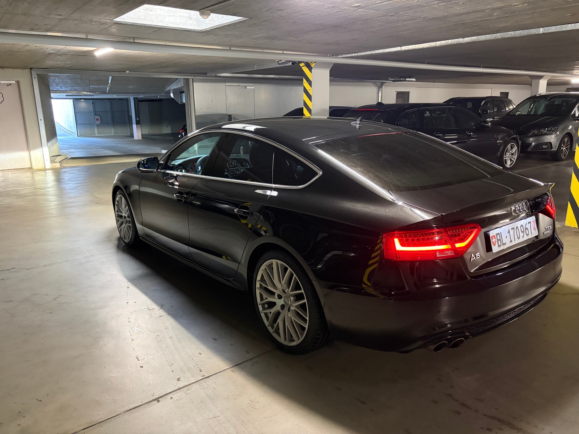 AUDI 2.0 TDI quattro S-Tronic-image-1