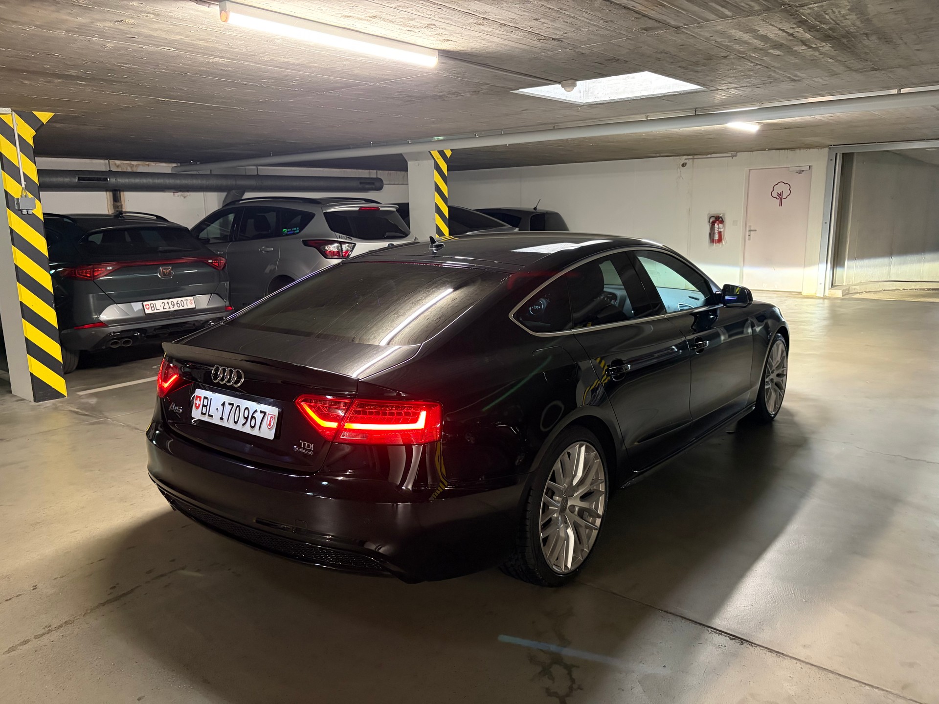 AUDI 2.0 TDI quattro S-Tronic-image-2