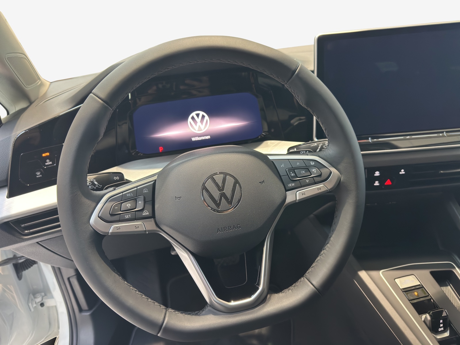 VW Golf 1.5 e TSI mHEV Value DSG-image-9