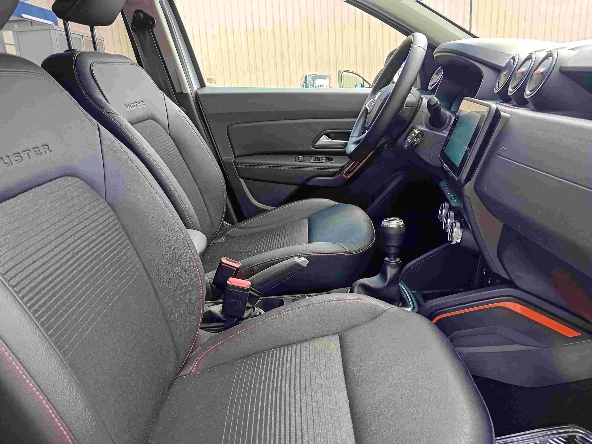 DACIA Dacia Duster 1.3 TCe 150 Journey 4WD-image-4