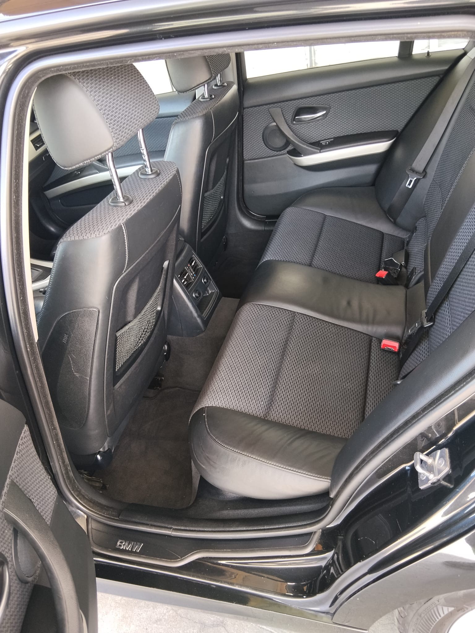 BMW 320d-image-3
