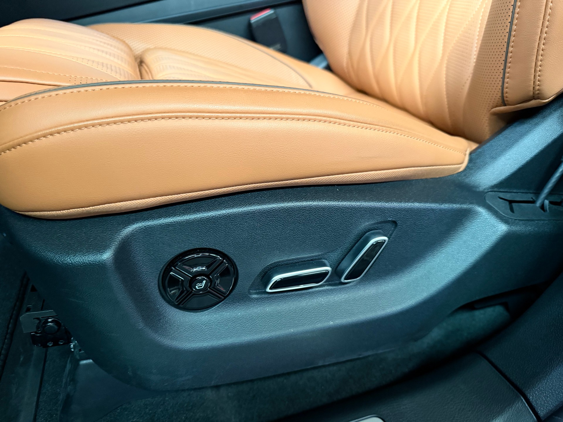 BYD TANG FLAGSHIP 7 Pl. 4x4-image-3