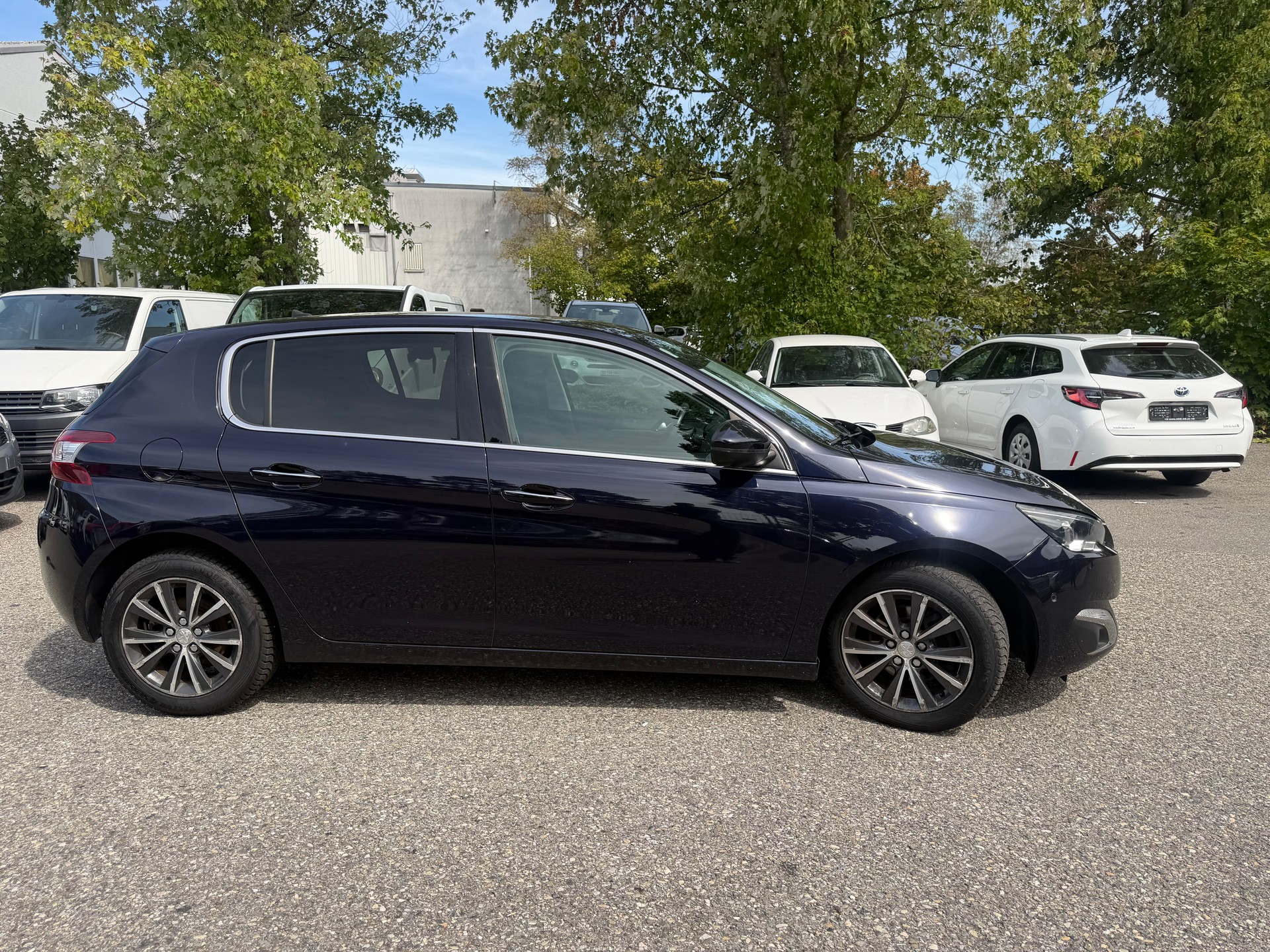 PEUGEOT 308 1.6 BlueHDI Allure Automatic ** Gr. Navi ** Xenon ** Klima-auto ** PDC V+H * RF-Kamera * Tempomat ** Frisch Ab MFK-image-10