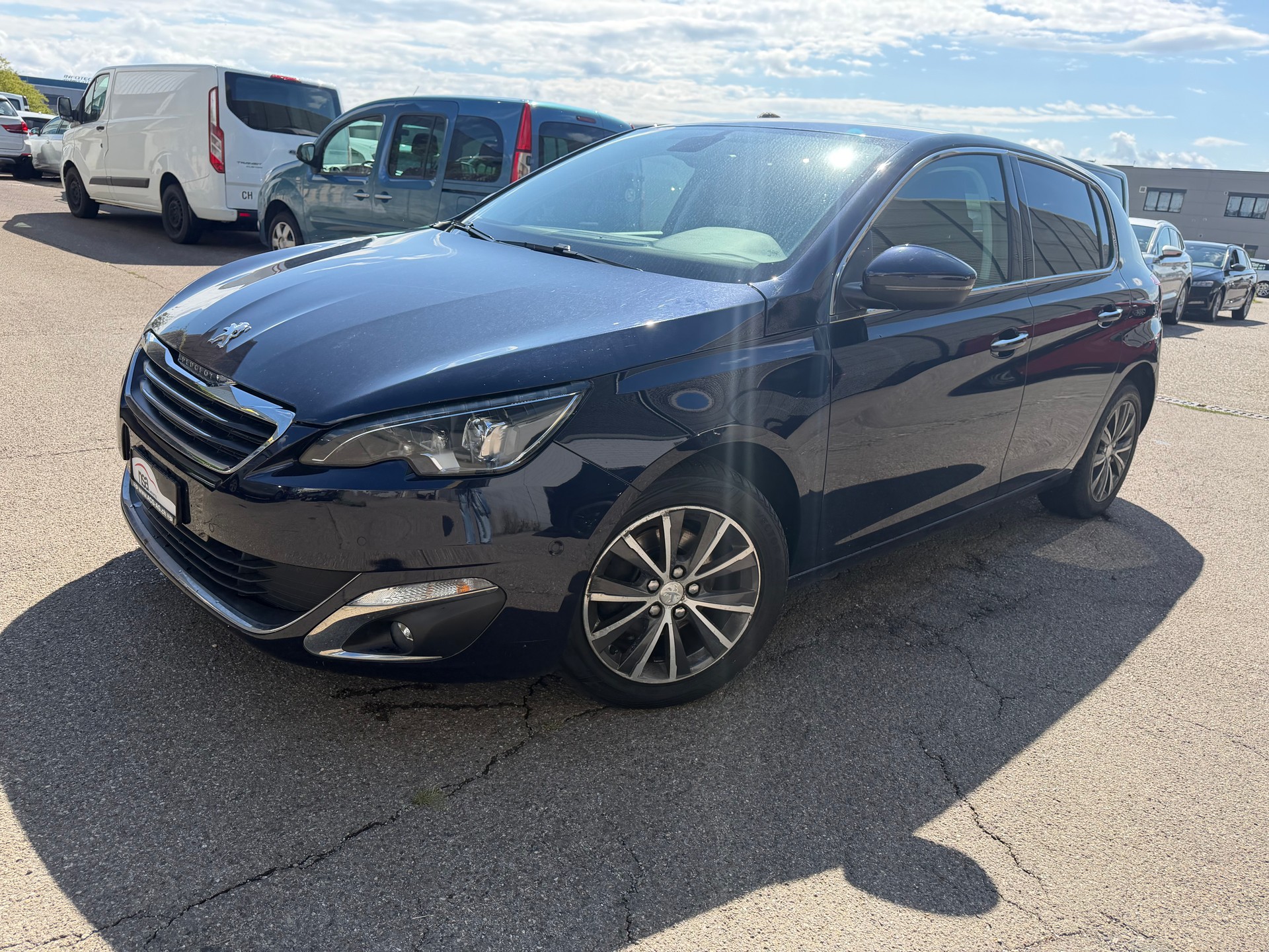 PEUGEOT 308 1.6 BlueHDI Allure Automatic ** Gr. Navi ** Xenon ** Klima-auto ** PDC V+H * RF-Kamera * Tempomat ** Frisch Ab MFK-image-0