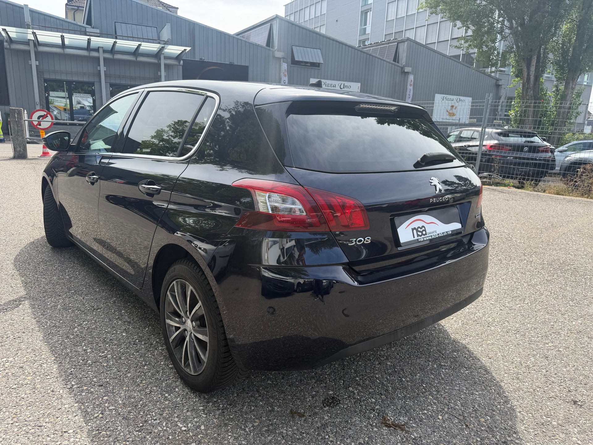 PEUGEOT 308 1.6 BlueHDI Allure Automatic ** Gr. Navi ** Xenon ** Klima-auto ** PDC V+H * RF-Kamera * Tempomat ** Frisch Ab MFK-image-4