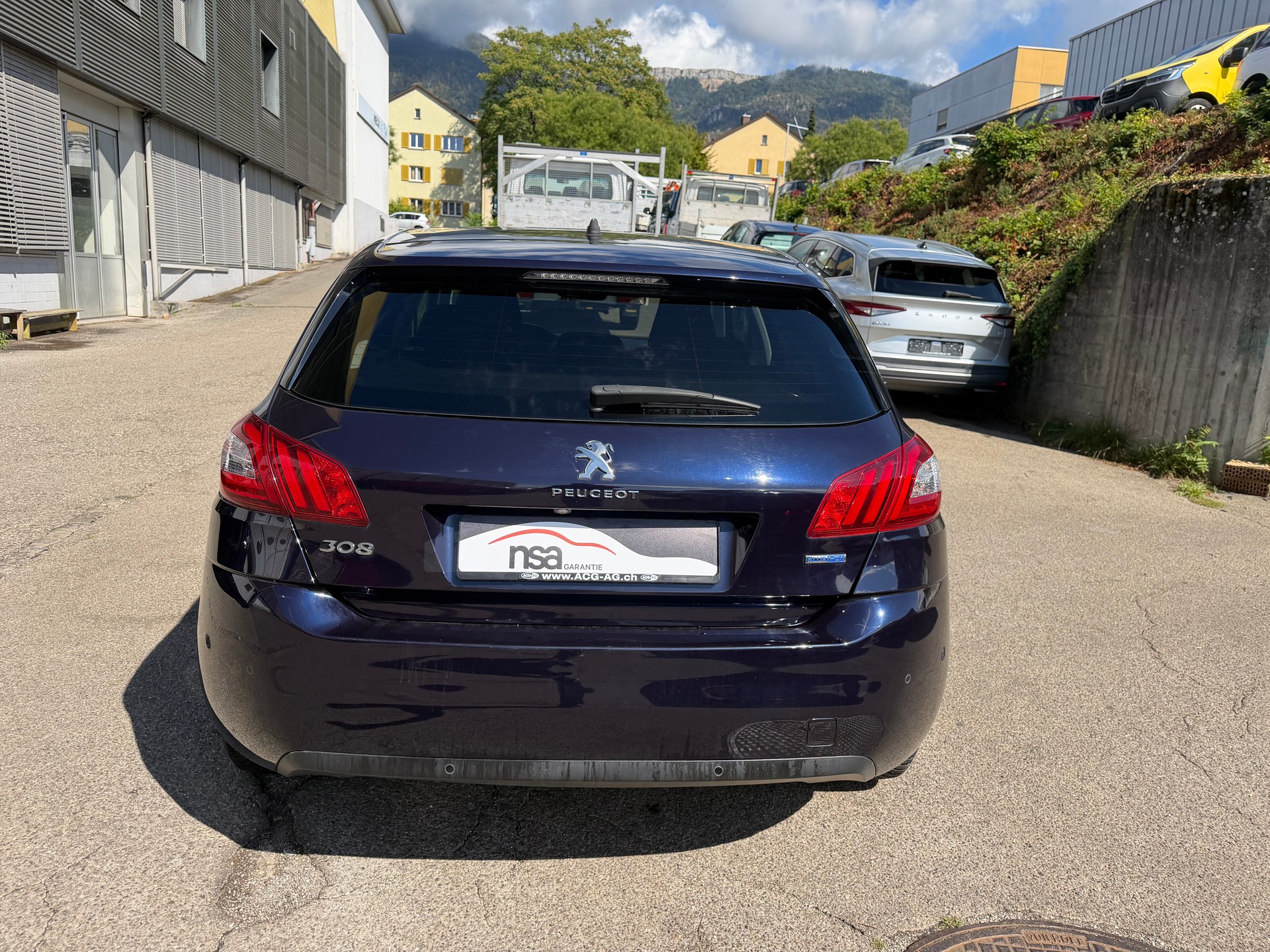 PEUGEOT 308 1.6 BlueHDI Allure Automatic ** Gr. Navi ** Xenon ** Klima-auto ** PDC V+H * RF-Kamera * Tempomat ** Frisch Ab MFK-image-11