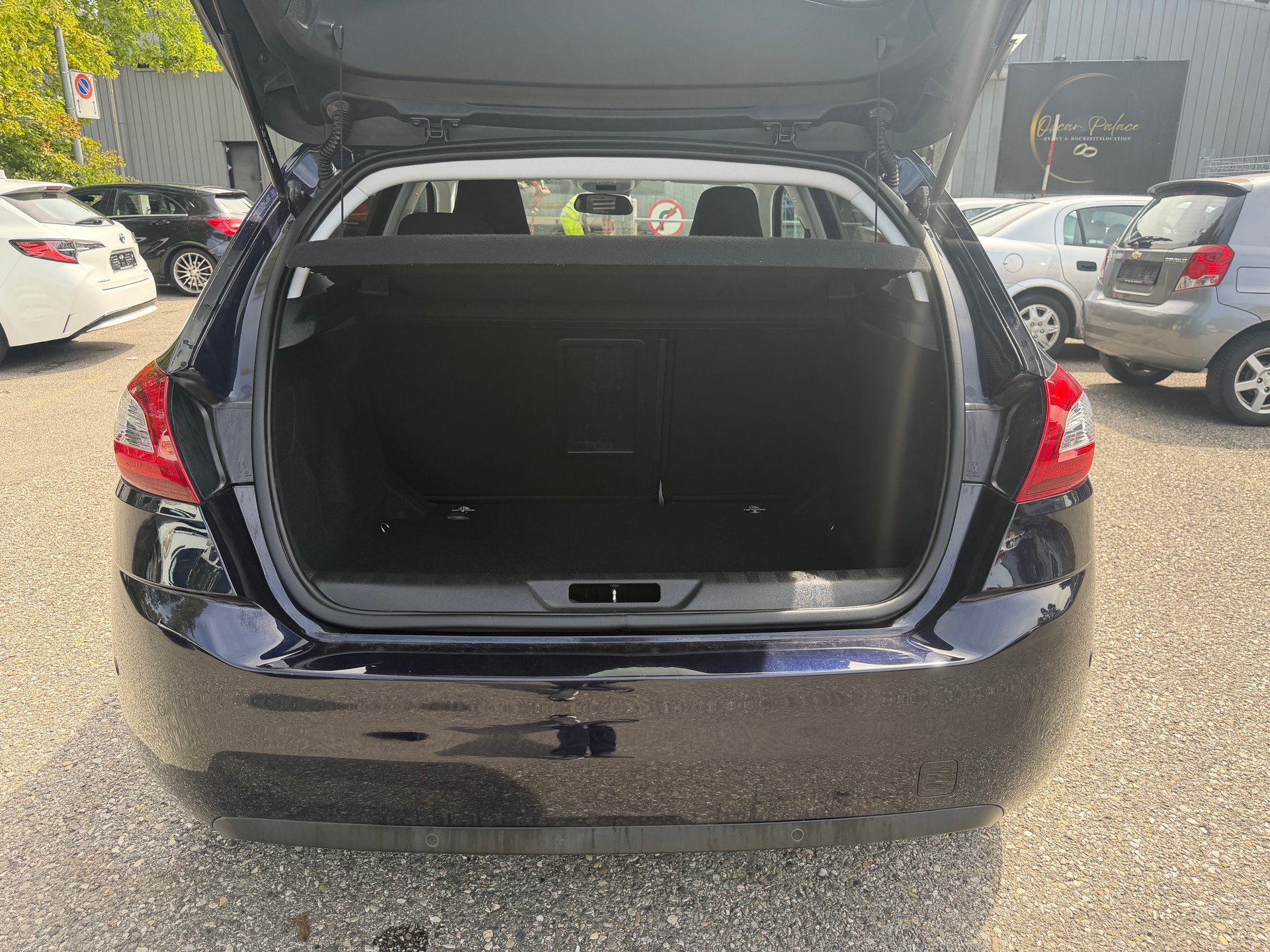 PEUGEOT 308 1.6 BlueHDI Allure Automatic ** Gr. Navi ** Xenon ** Klima-auto ** PDC V+H * RF-Kamera * Tempomat ** Frisch Ab MFK-image-13