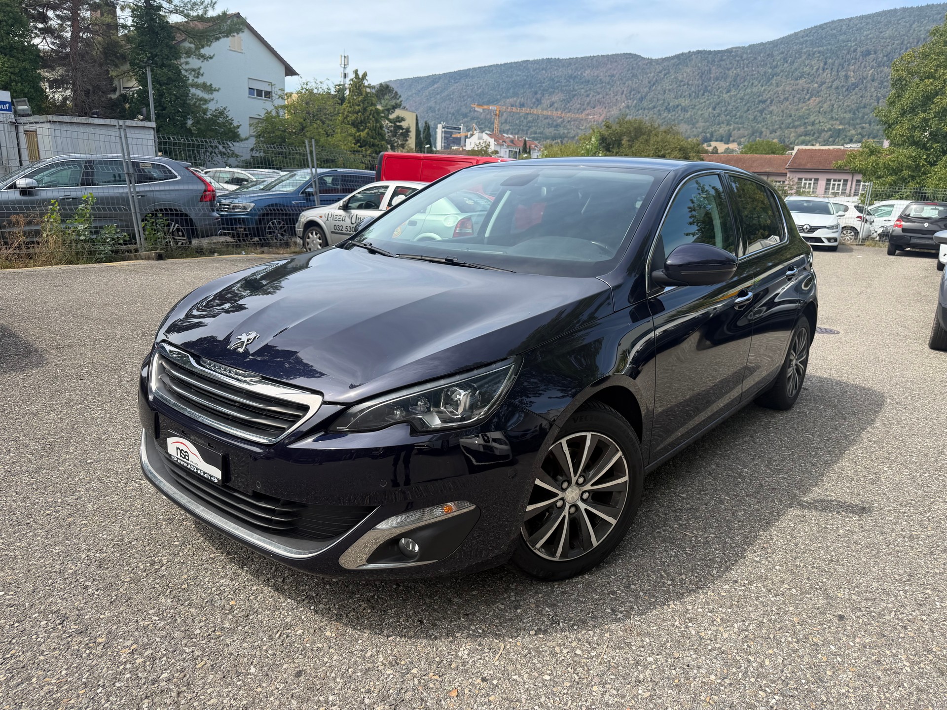 PEUGEOT 308 1.6 BlueHDI Allure Automatic ** Gr. Navi ** Xenon ** Klima-auto ** PDC V+H * RF-Kamera * Tempomat ** Frisch Ab MFK-image-0