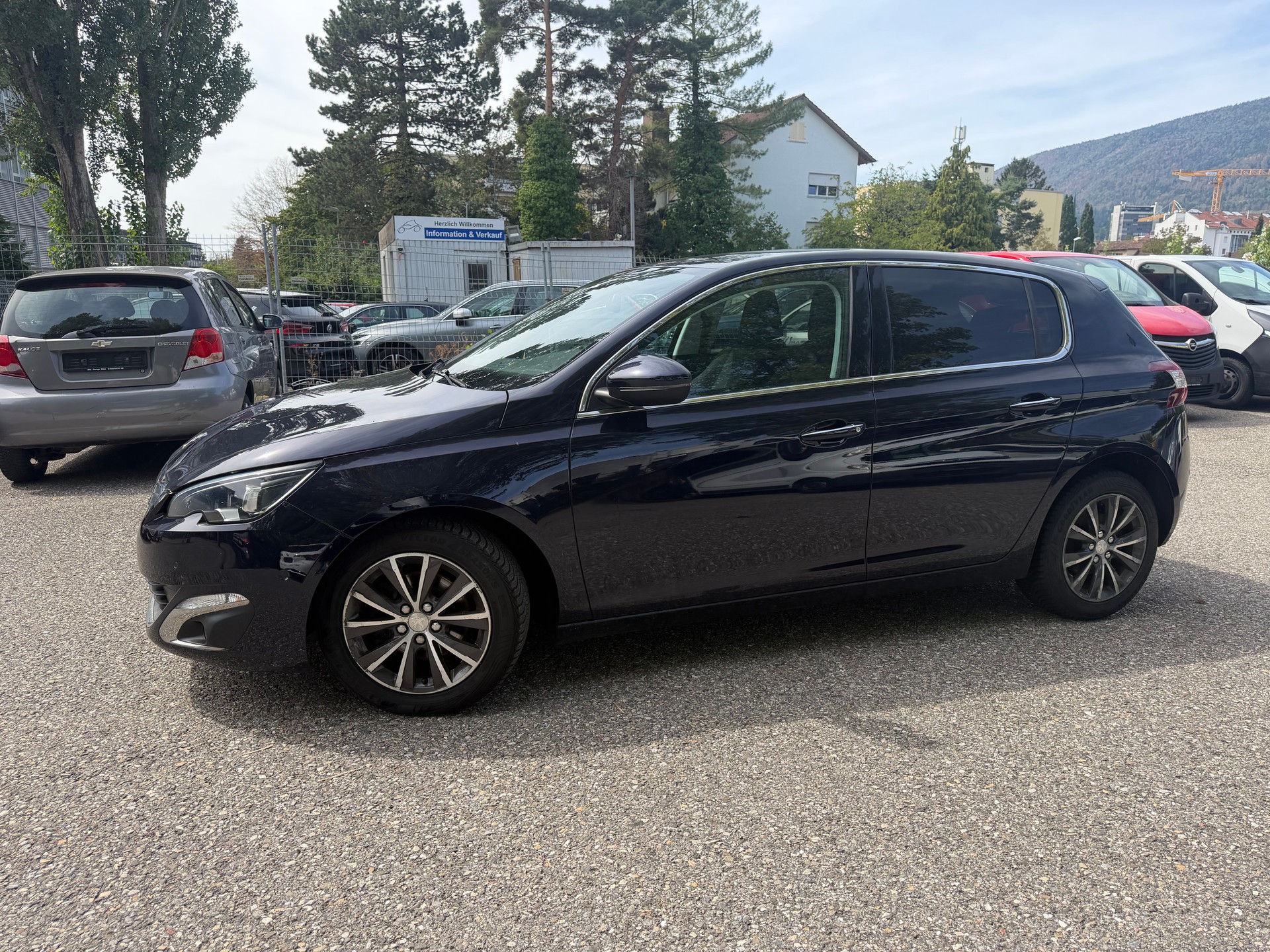 PEUGEOT 308 1.6 BlueHDI Allure Automatic ** Gr. Navi ** Xenon ** Klima-auto ** PDC V+H * RF-Kamera * Tempomat ** Frisch Ab MFK-image-9