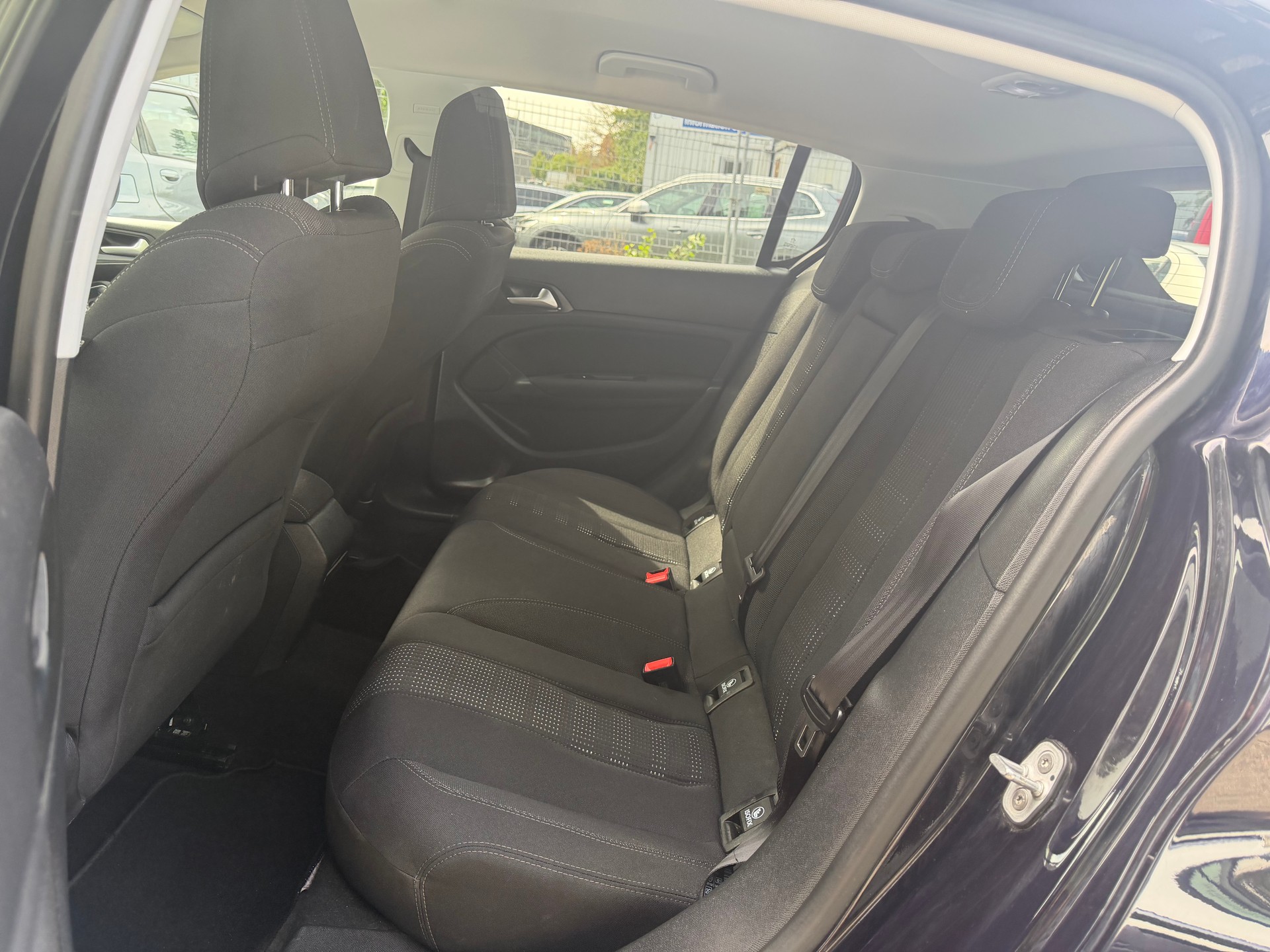 PEUGEOT 308 1.6 BlueHDI Allure Automatic ** Gr. Navi ** Xenon ** Klima-auto ** PDC V+H * RF-Kamera * Tempomat ** Frisch Ab MFK-image-6