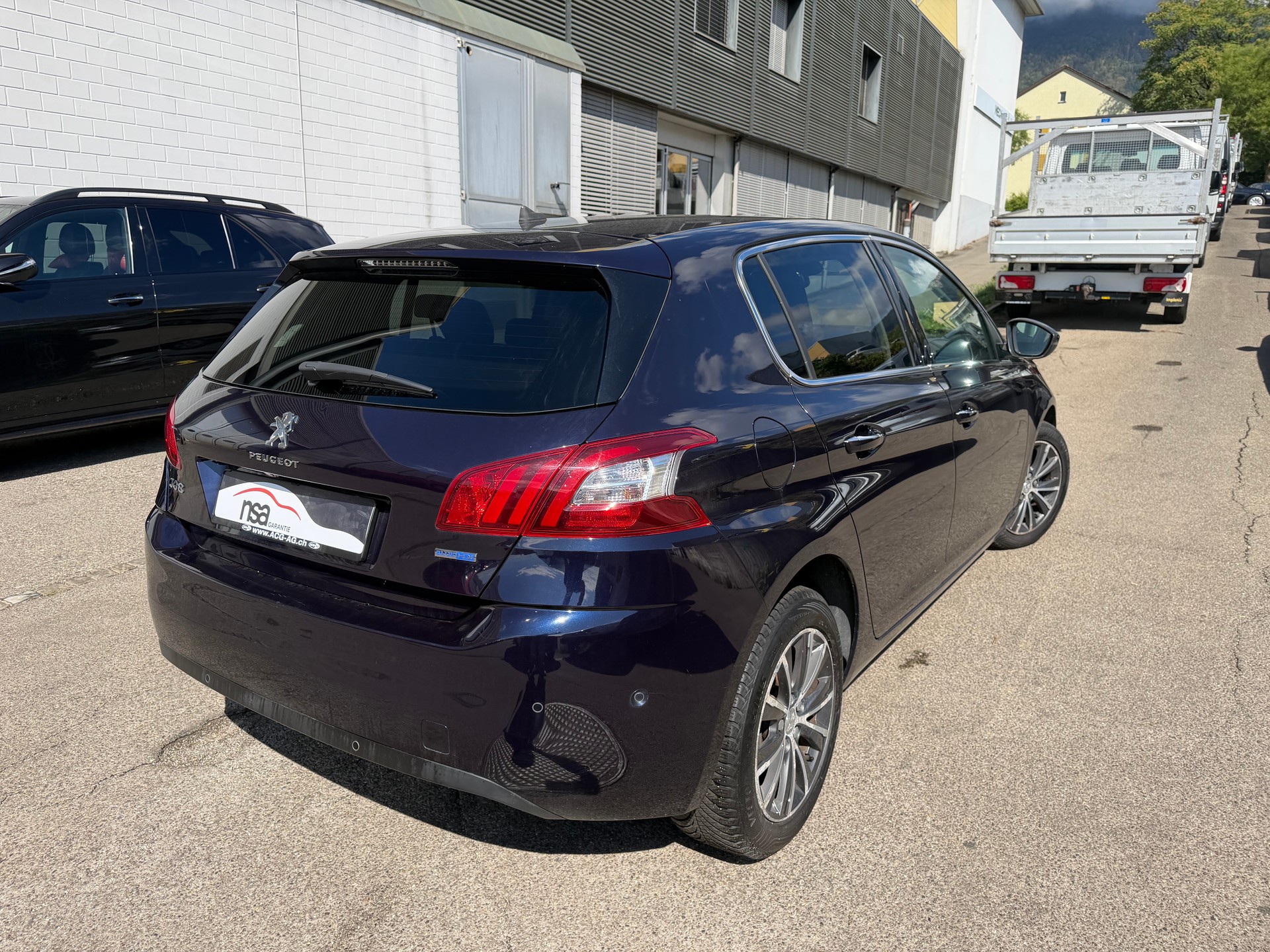 PEUGEOT 308 1.6 BlueHDI Allure Automatic ** Gr. Navi ** Xenon ** Klima-auto ** PDC V+H * RF-Kamera * Tempomat ** Frisch Ab MFK-image-4