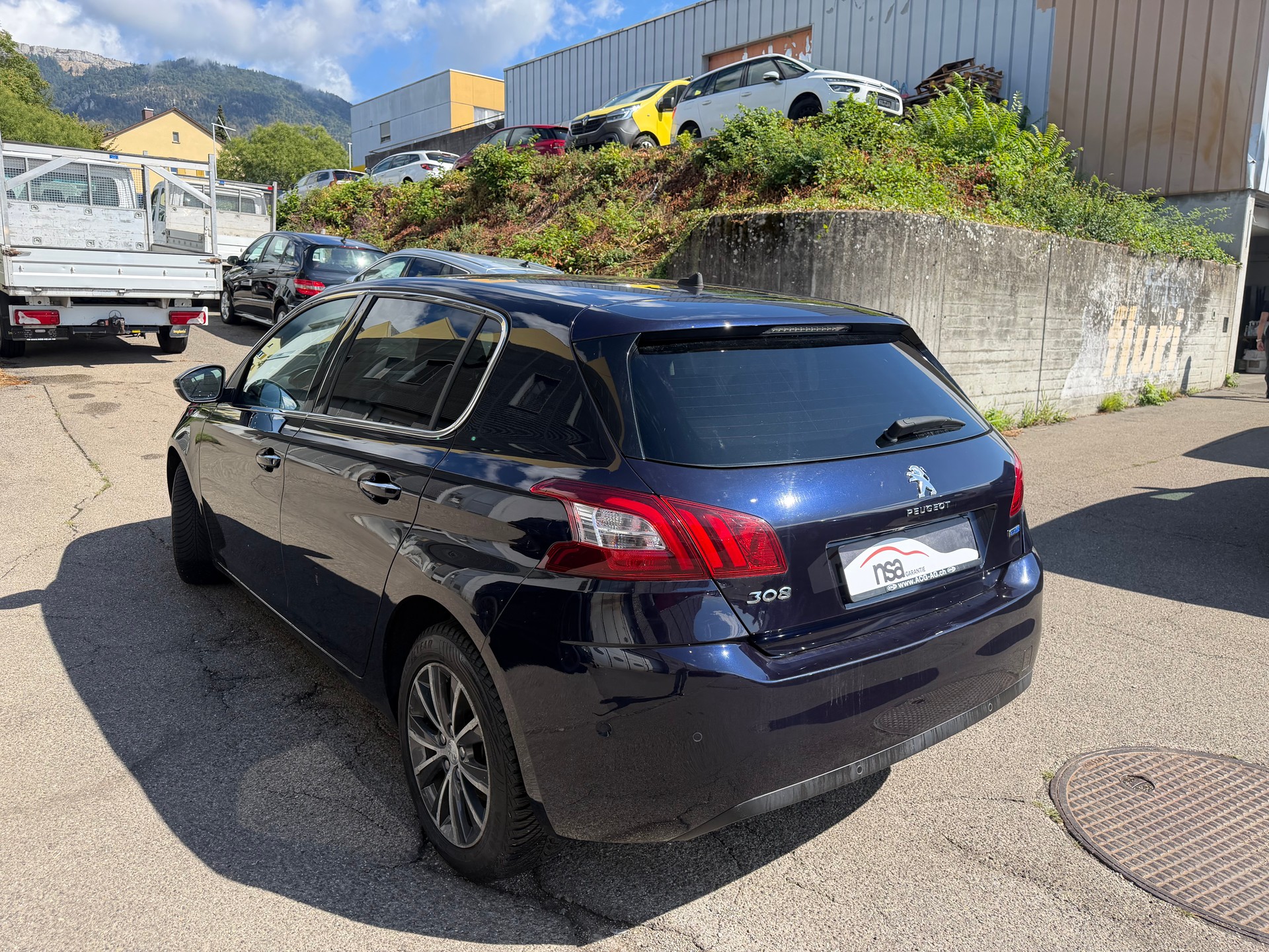 PEUGEOT 308 1.6 BlueHDI Allure Automatic ** Gr. Navi ** Xenon ** Klima-auto ** PDC V+H * RF-Kamera * Tempomat ** Frisch Ab MFK-image-10