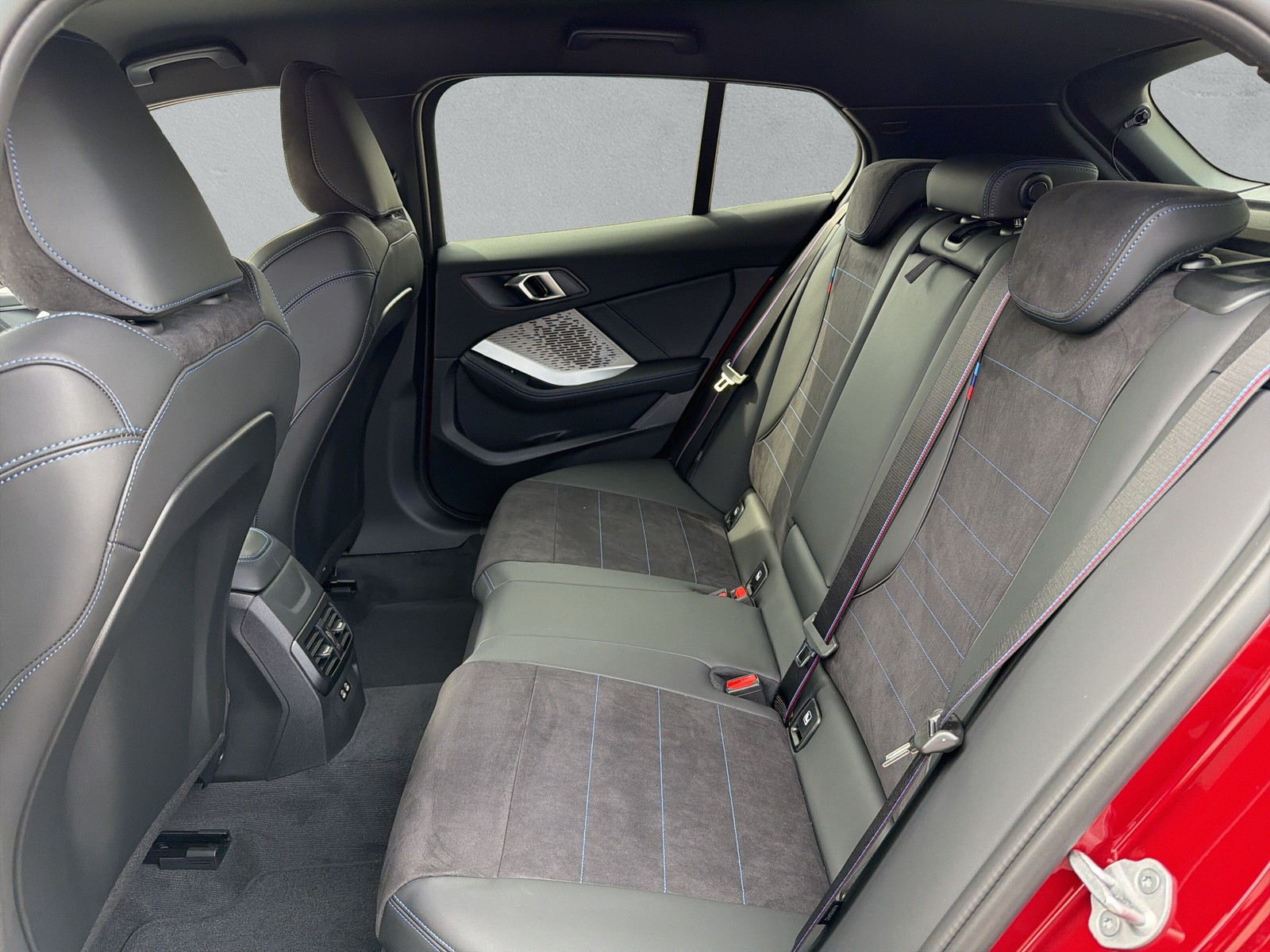 BMW 123 xDrive M Sport Pro Steptronic-image-15