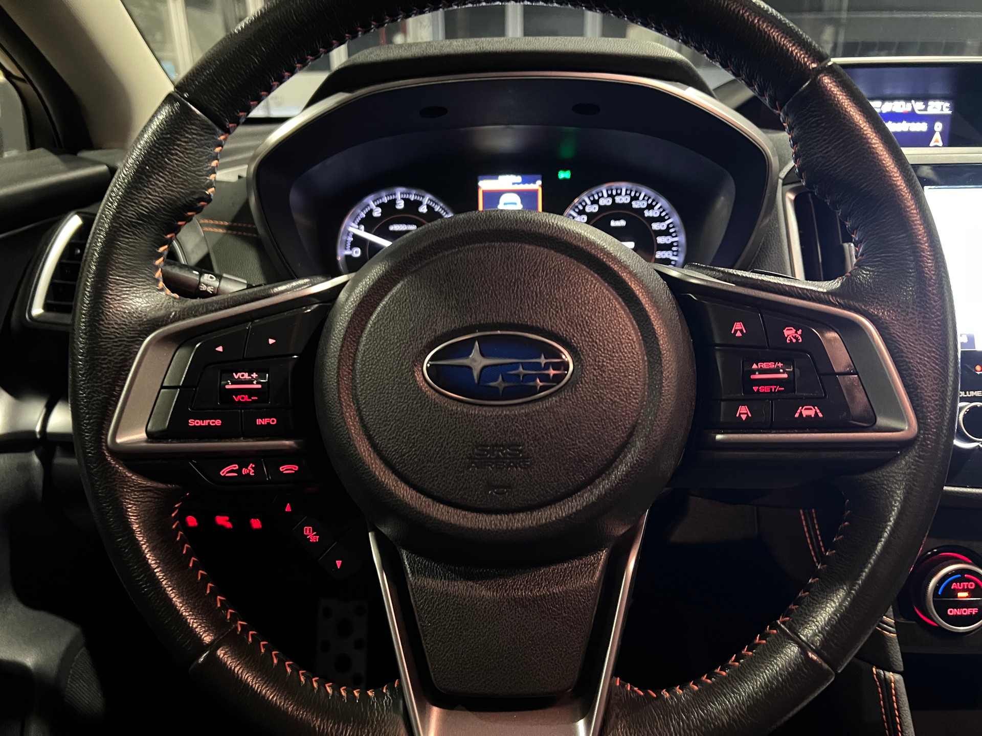SUBARU XV 2.0 Swiss Plus AWD Lineartronic-image-23