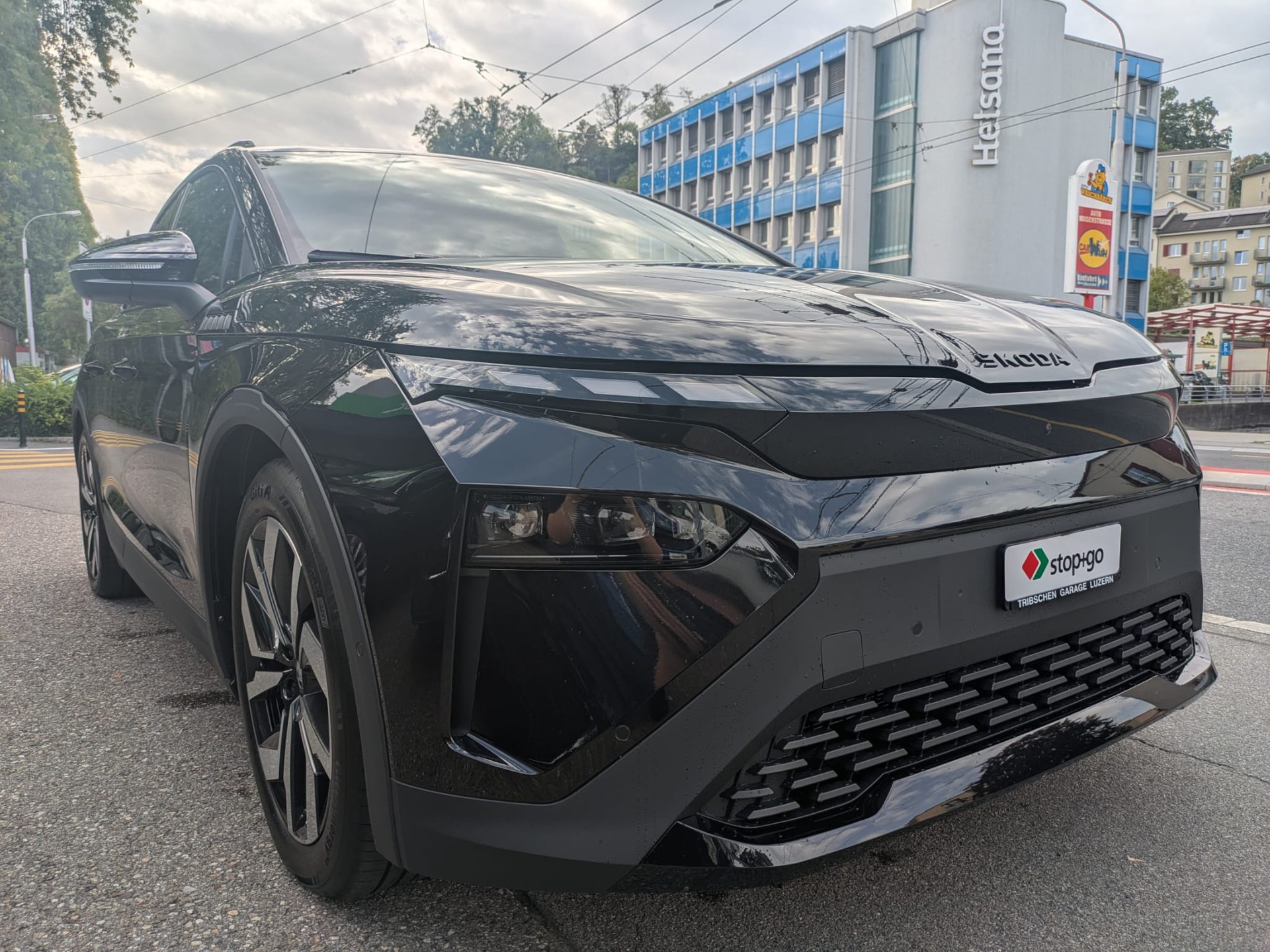 SKODA Elroq 85x Sportline 4x4-image-1