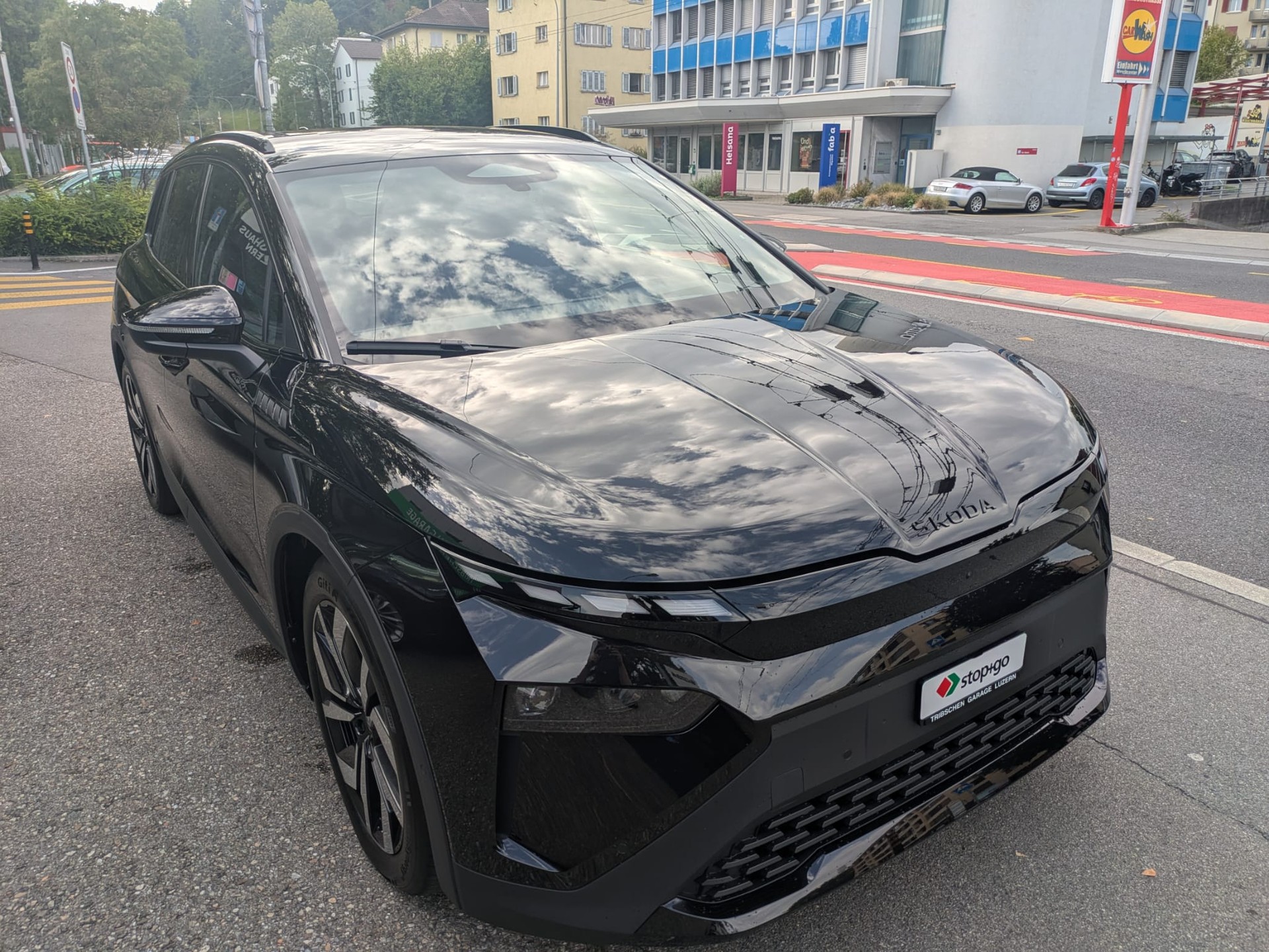 SKODA Elroq 85x Sportline 4x4-image-3