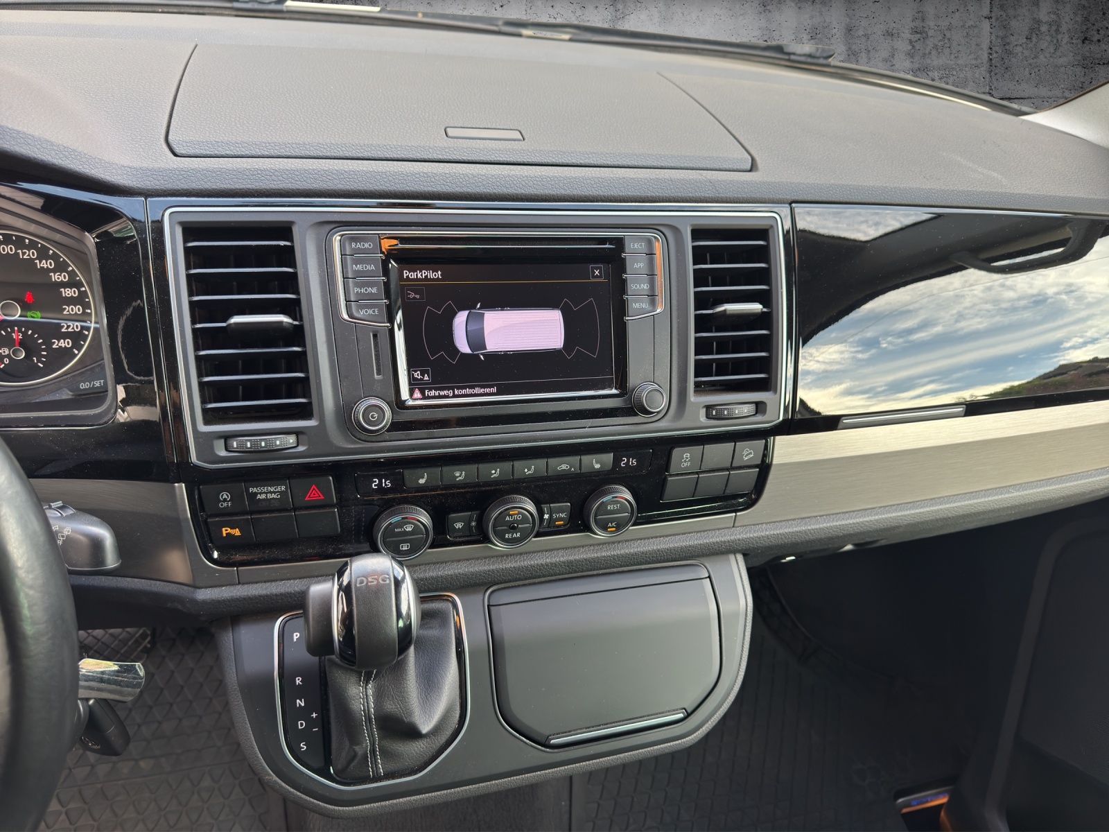 VW T6 California 2.0 Bi-TDI Beach Edition 4Motion DSG-image-11