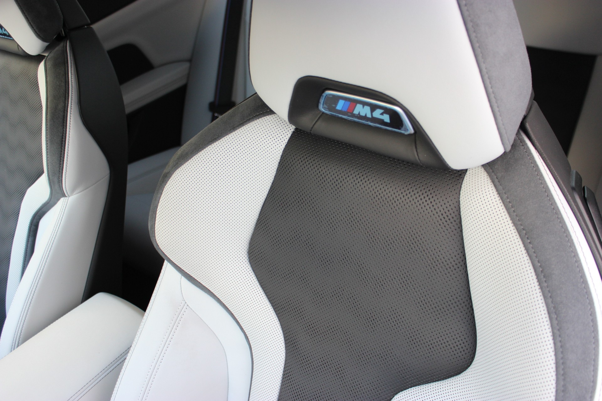 BMW M4 Coupé Competition M xDrive *ISLE OF MAN GRÜN METALLIC*-image-20