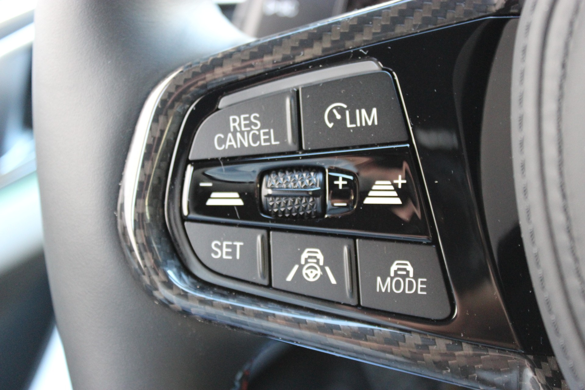 BMW M4 Coupé Competition M xDrive *ISLE OF MAN GRÜN METALLIC*-image-22