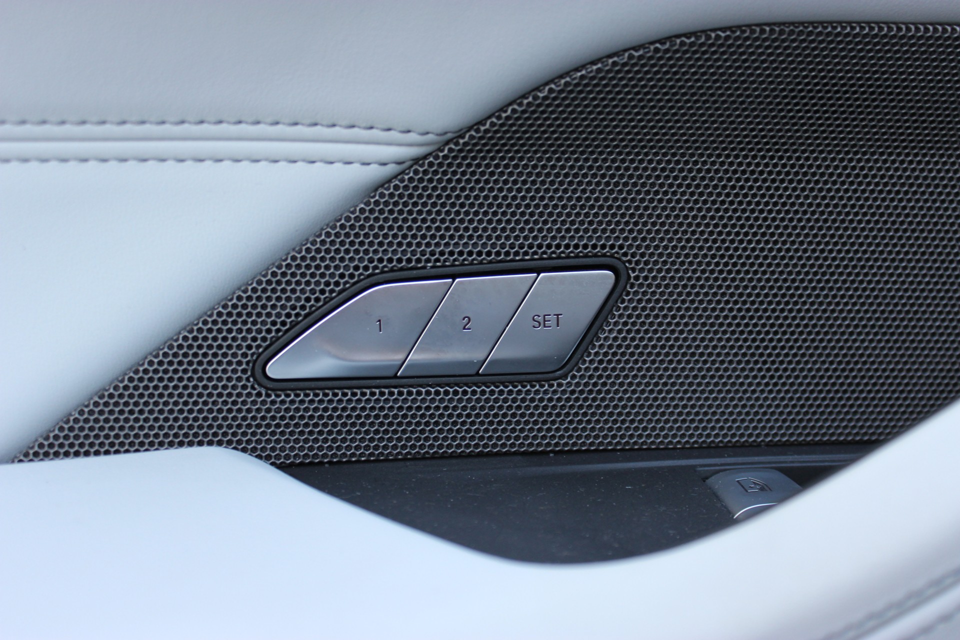 BMW M4 Coupé Competition M xDrive *ISLE OF MAN GRÜN METALLIC*-image-18