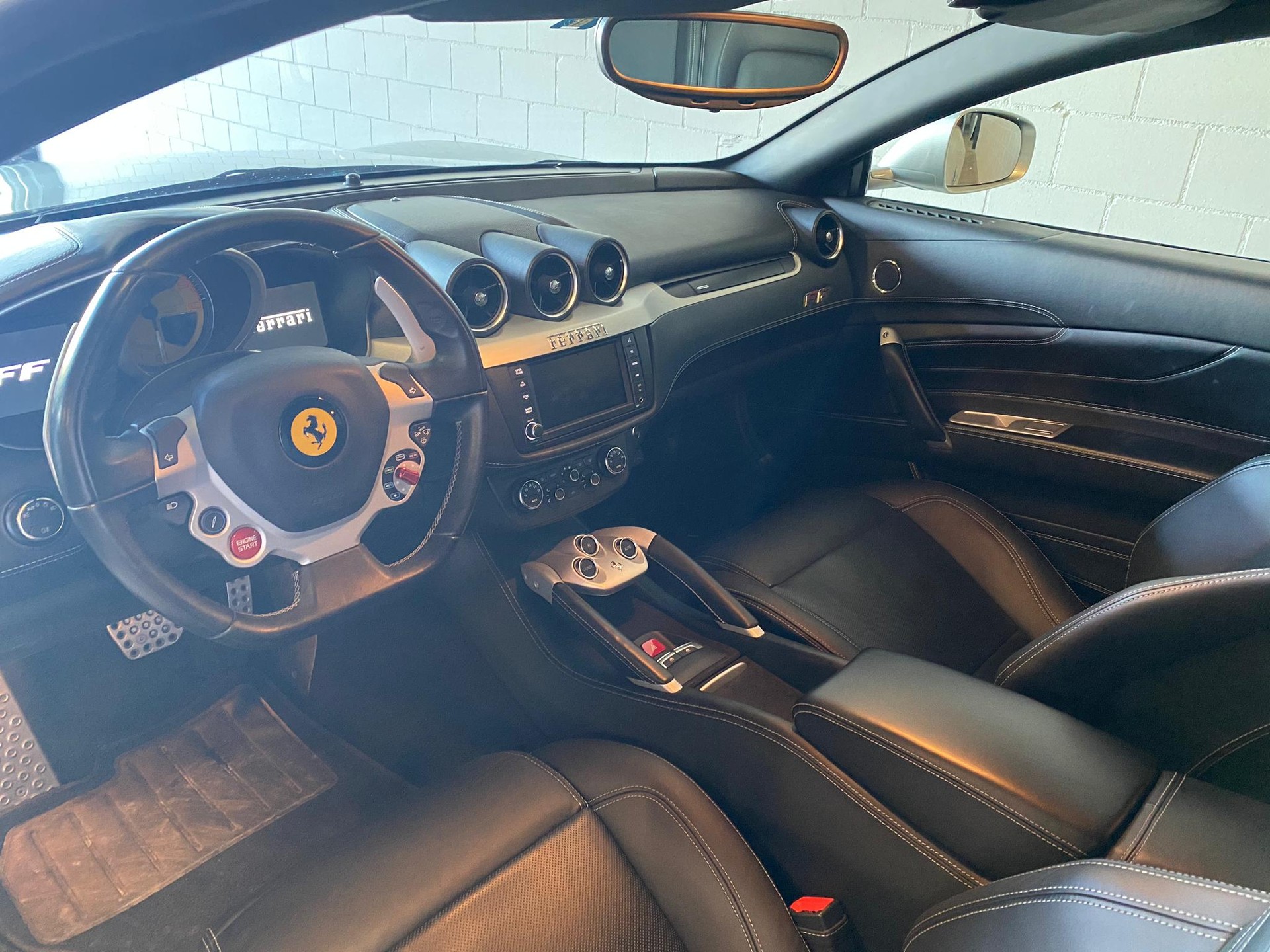 FERRARI FF Traumausstattung-image-5