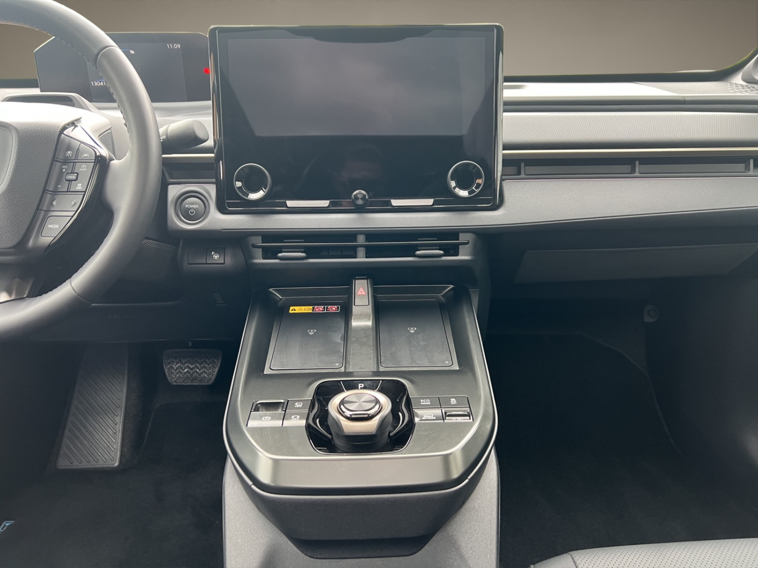 TOYOTA bZ4X Premium AWD-image-13