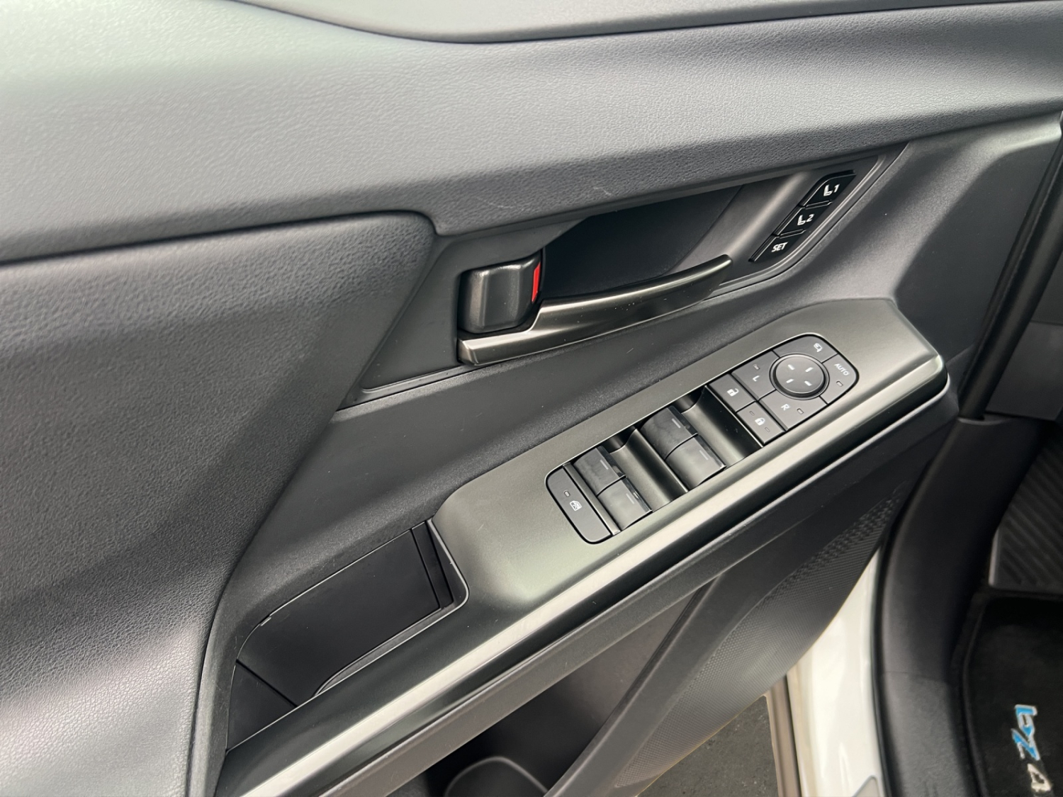 TOYOTA bZ4X Premium AWD-image-18