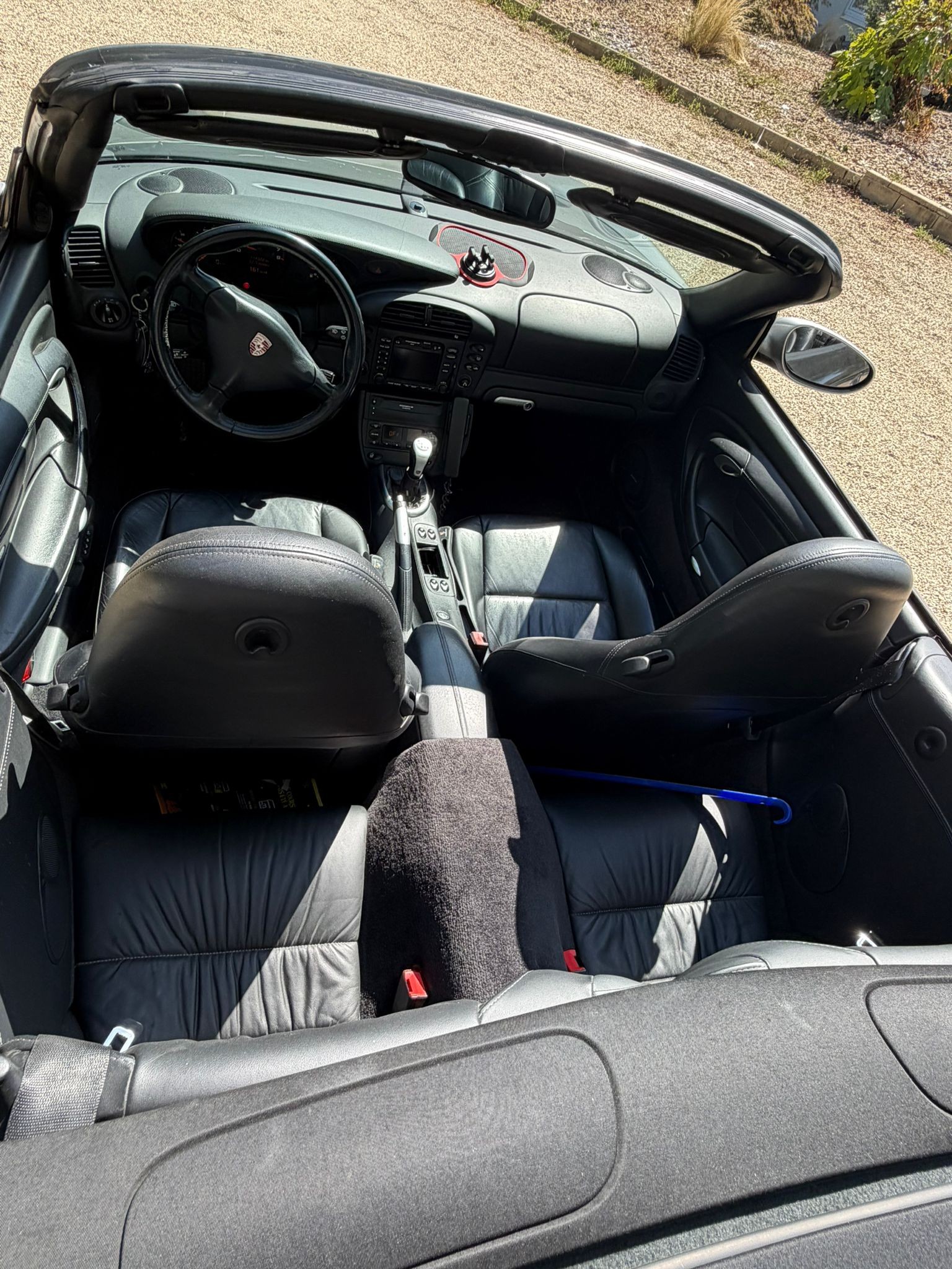 PORSCHE 911 Carrera Cabrio-image-12
