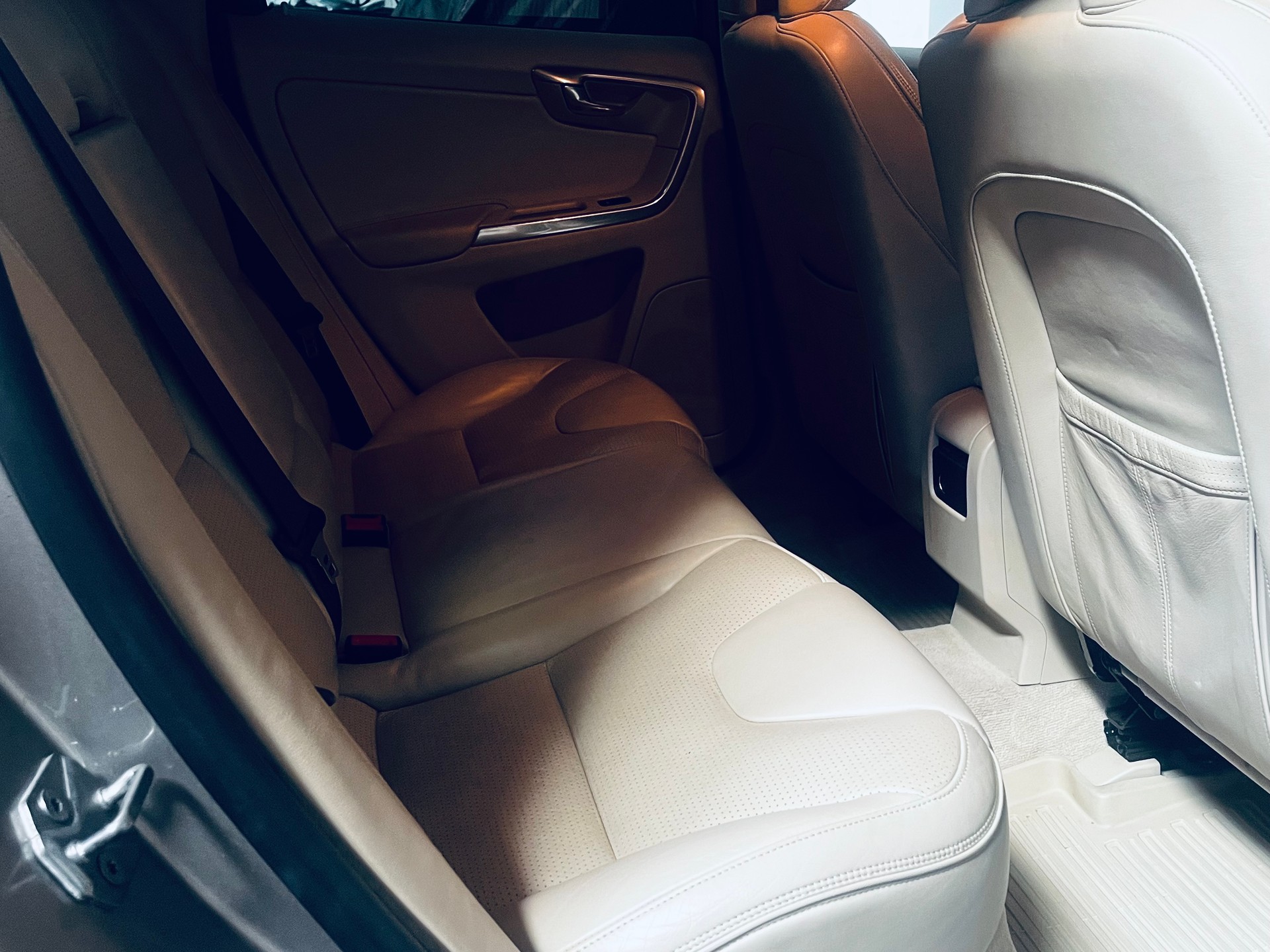 VOLVO XC60 T6 AWD Summum Geartronic-image-13