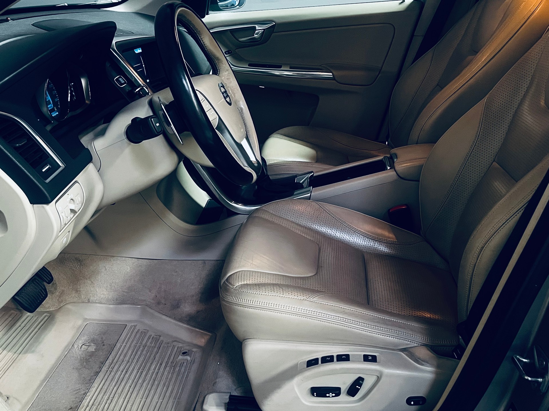 VOLVO XC60 T6 AWD Summum Geartronic-image-10