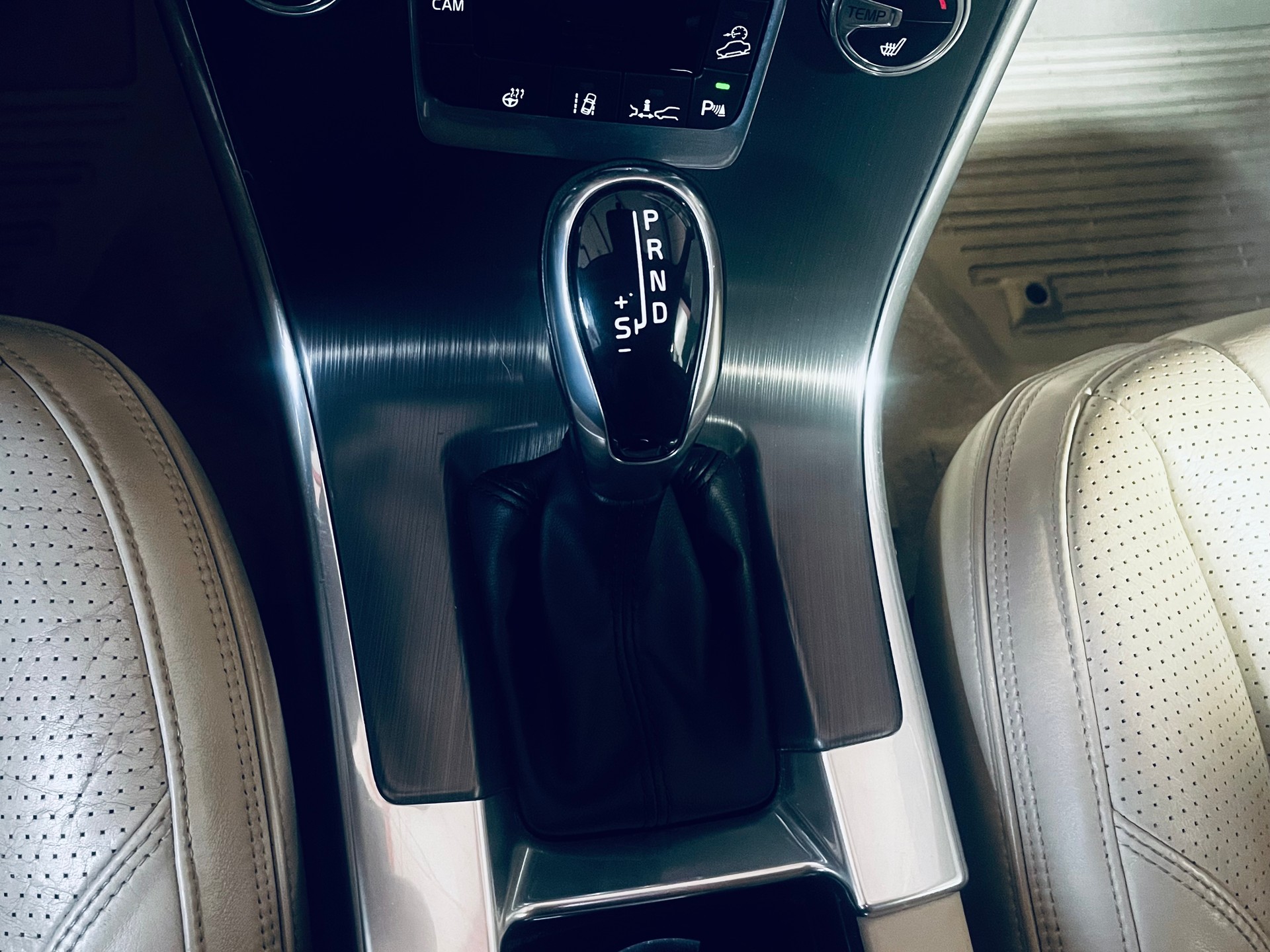VOLVO XC60 T6 AWD Summum Geartronic-image-22