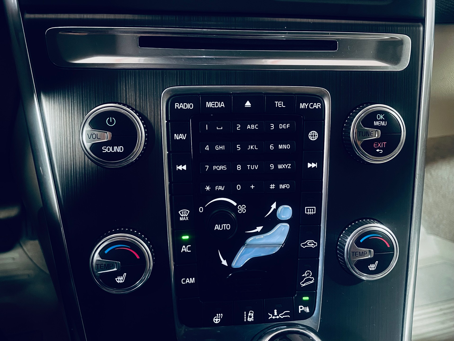 VOLVO XC60 T6 AWD Summum Geartronic-image-21